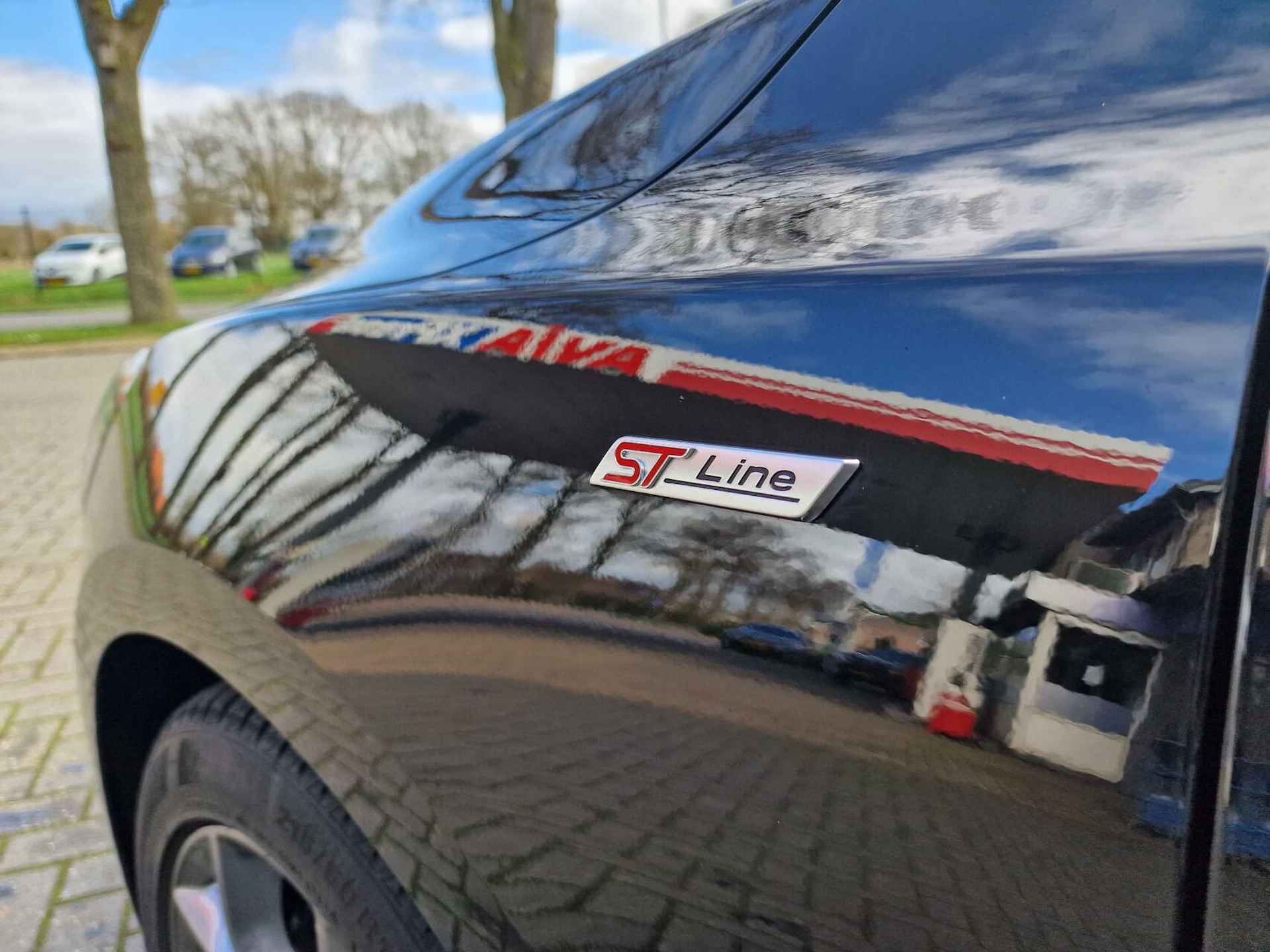 Ford Focus Wagon 1.0 EcoBoost Hybrid ST Line Business|2022|17-inch|Camera|Clima|Navi|carplay| - 2/20