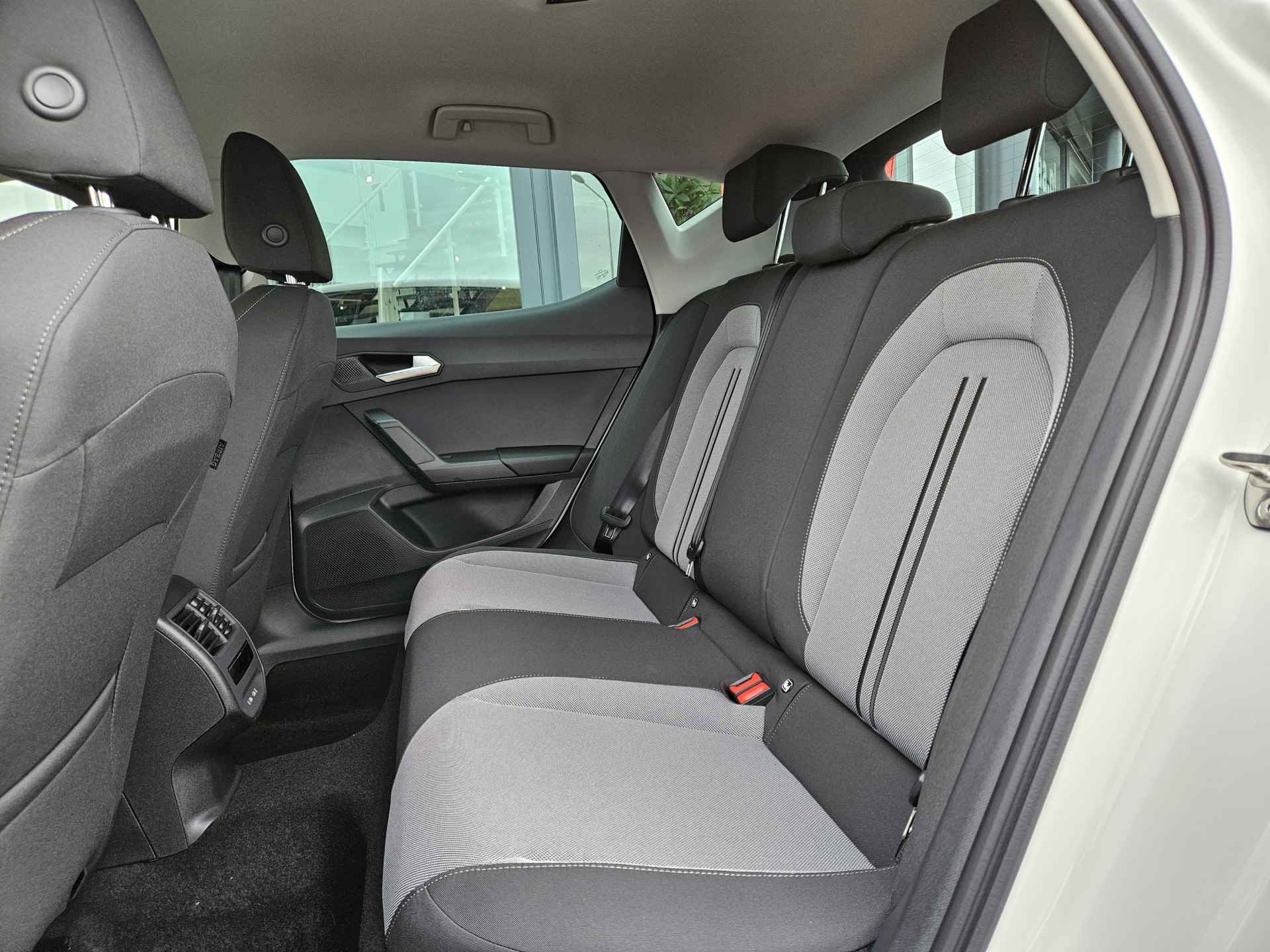 SEAT Leon 1.0 eTSI Style Business Intense DSG AUTOMAAT / NIEUW UIT VOORRAAD LEVERBAAR - 28/32