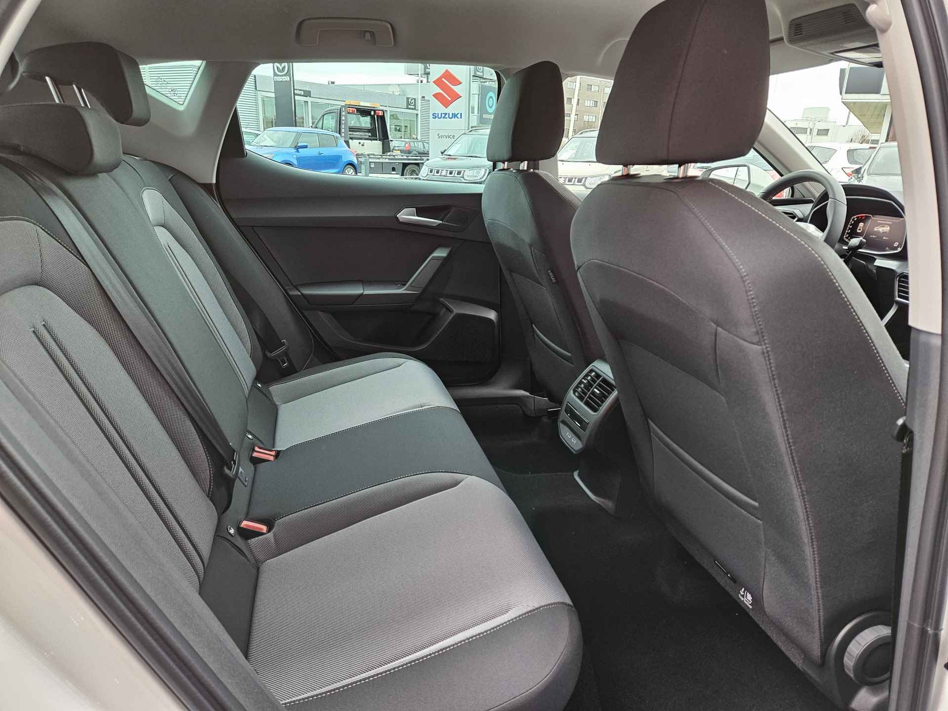 SEAT Leon 1.0 eTSI Style Business Intense DSG AUTOMAAT / NIEUW UIT VOORRAAD LEVERBAAR - 30/32