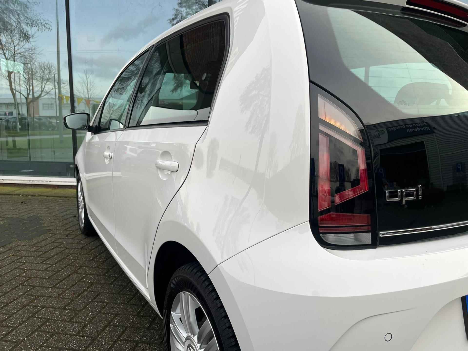 Volkswagen Up! 1.0 BMT high up! - Automaat - Parkeerhulp - Climate - Winterpakket - Org.NL - 3/24