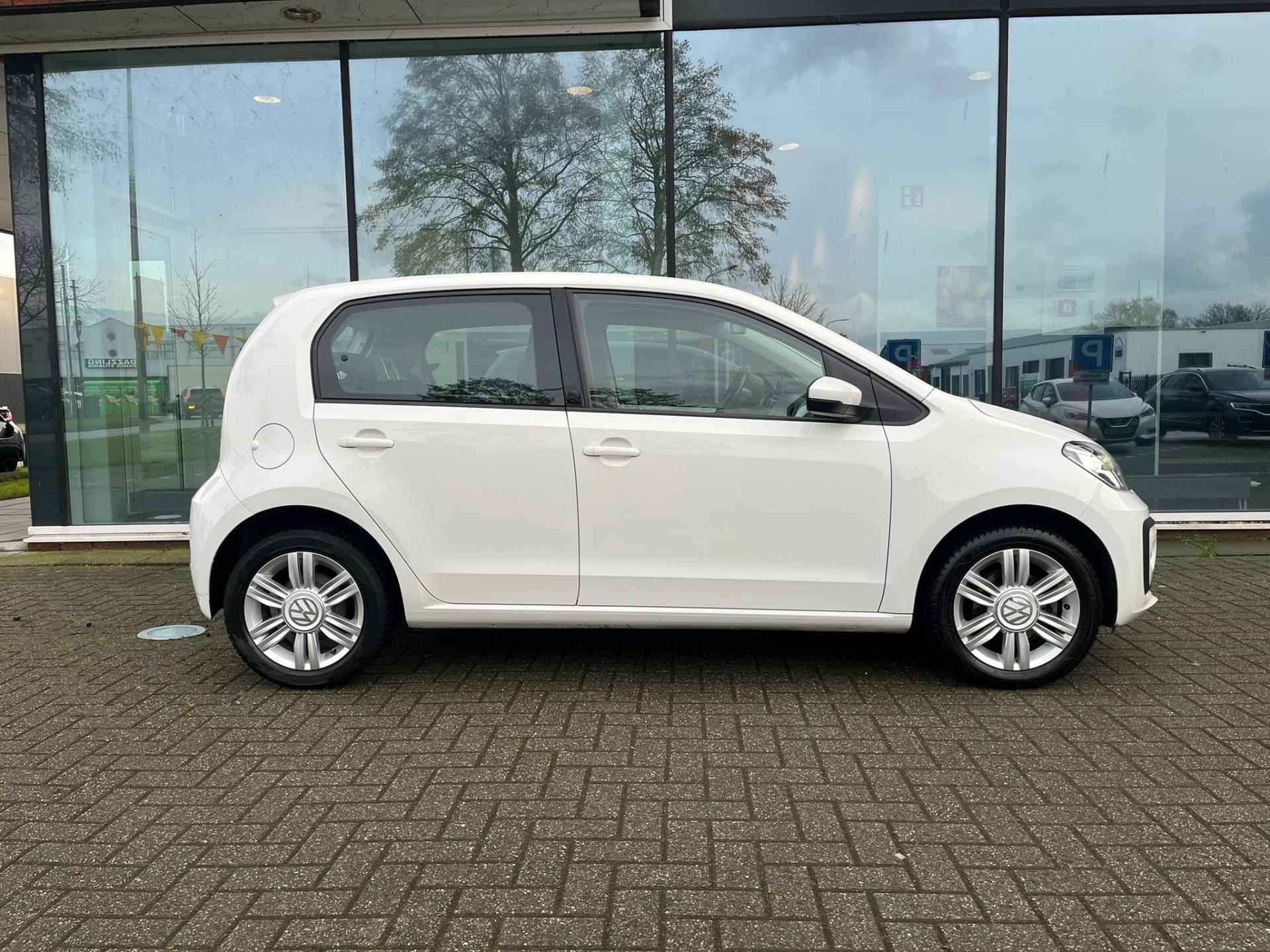 Volkswagen Up! 1.0 BMT high up! - Automaat - Parkeerhulp - Climate - Winterpakket - Org.NL - 10/24