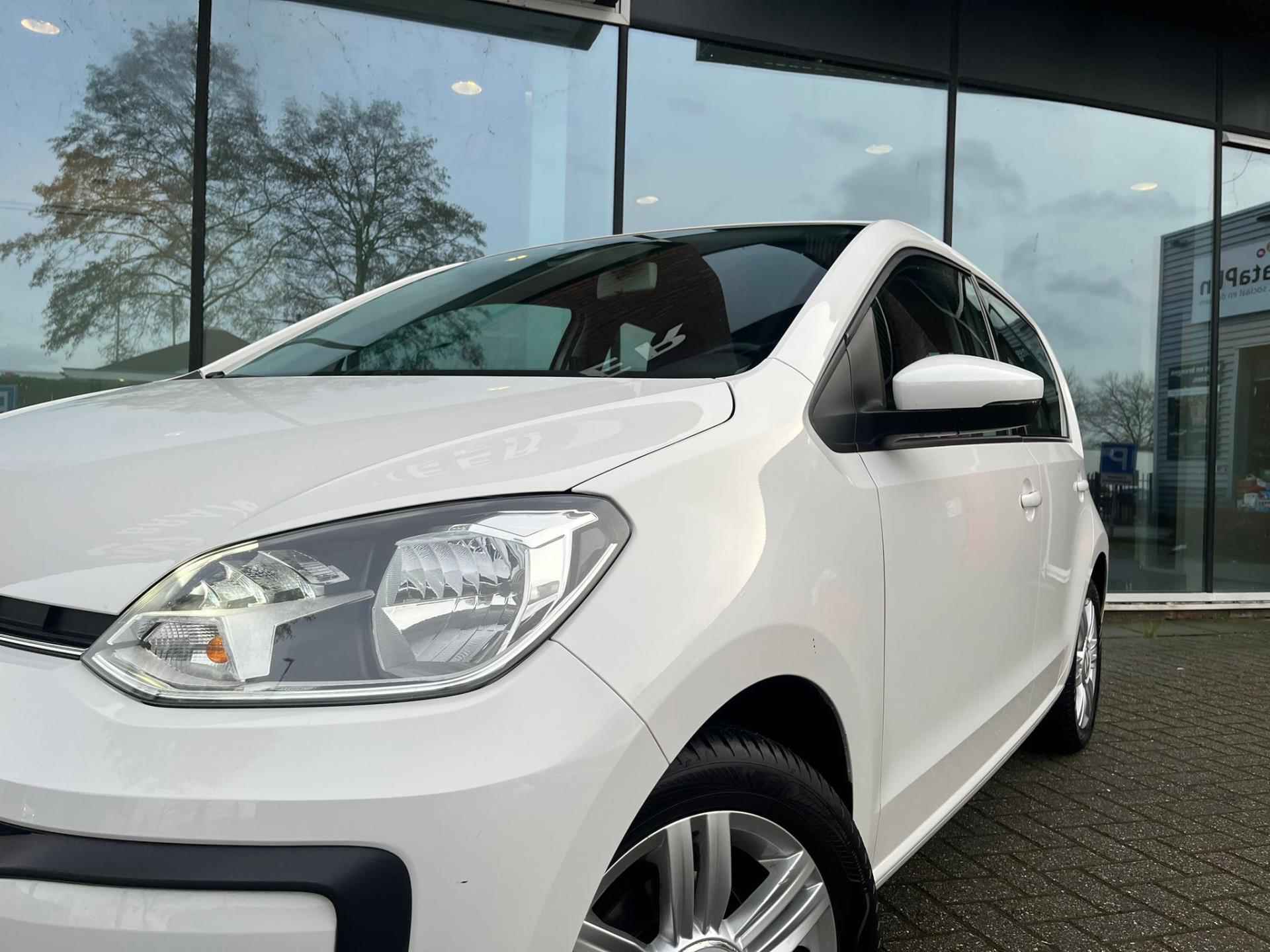 Volkswagen Up! 1.0 BMT high up! - Automaat - Parkeerhulp - Climate - Winterpakket - Org.NL - 15/24