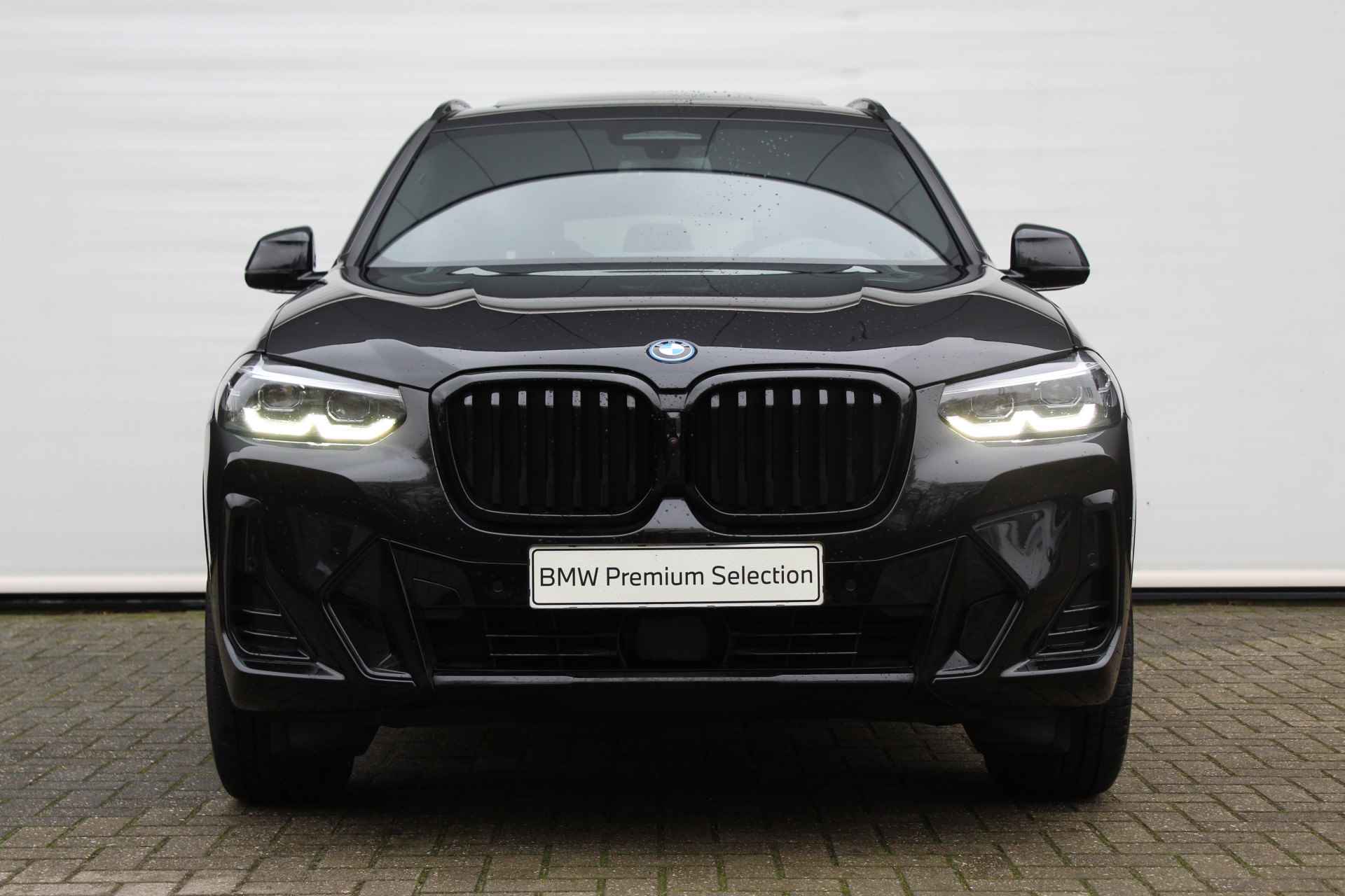 BMW X3 xDrive30e High Executive M Sport Automaat / Panoramadak / Trekhaak / Sportstoelen / Verwarmd stuurwiel / Adaptief onderstel / Stoelverwarming / Harman Kardon / Parking Assistant Plus - 2/30