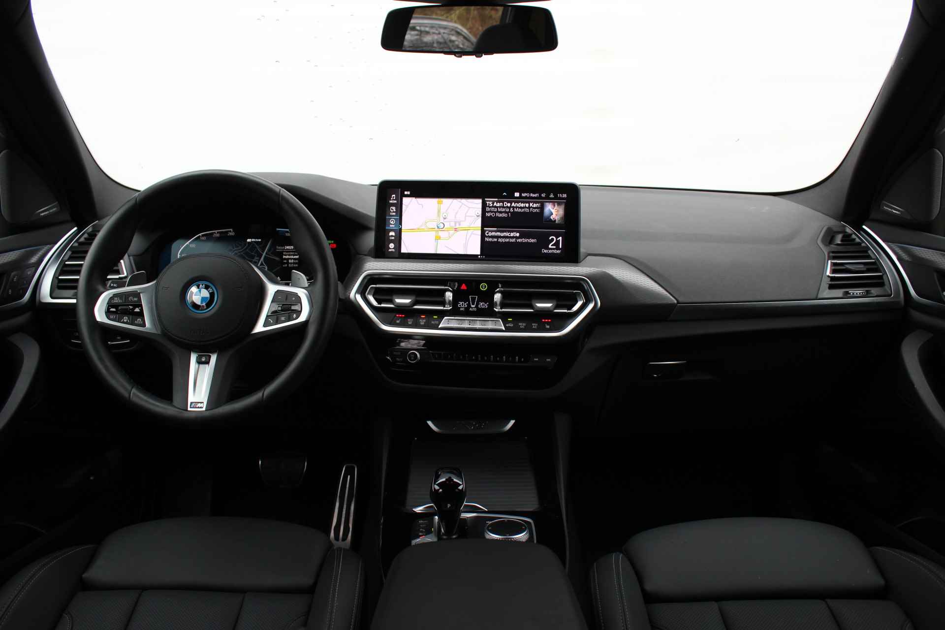 BMW X3 xDrive30e High Executive M Sport Automaat / Panoramadak / Trekhaak / Sportstoelen / Verwarmd stuurwiel / Adaptief onderstel / Stoelverwarming / Harman Kardon / Parking Assistant Plus - 8/30