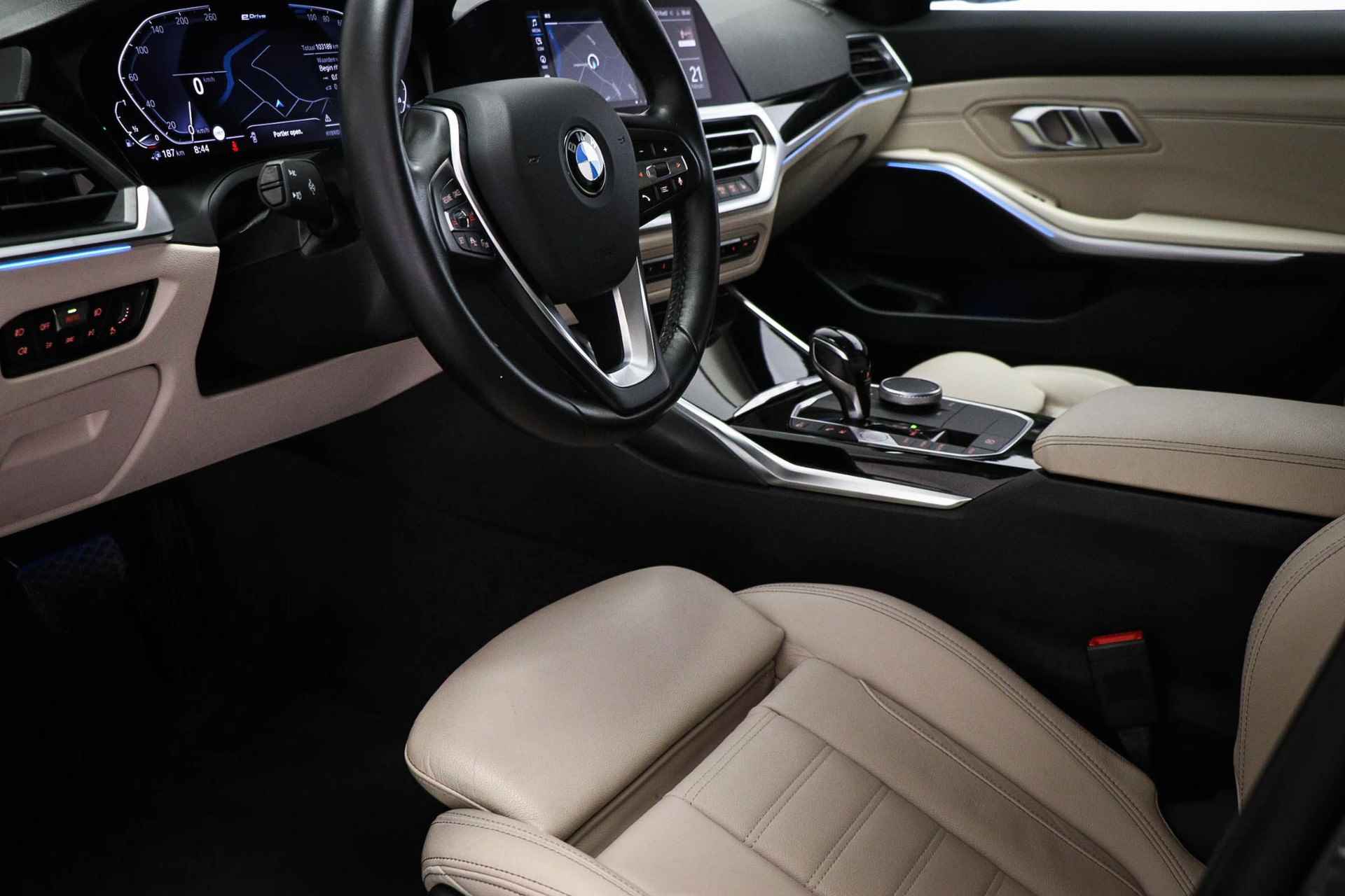 BMW 3-serie Touring 330e High Executive | SPORT LINE / PARKING- PACK | LEDER | CAMERA | 18" - 28/56