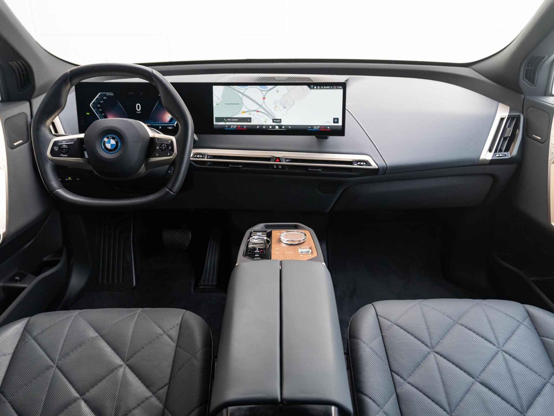 BMW iX xDrive50 | High Executive | Sportpakket | Comfort Access | 22 inch | Glazen panoramadak Sky Lounge | Trekhaak - 7/44