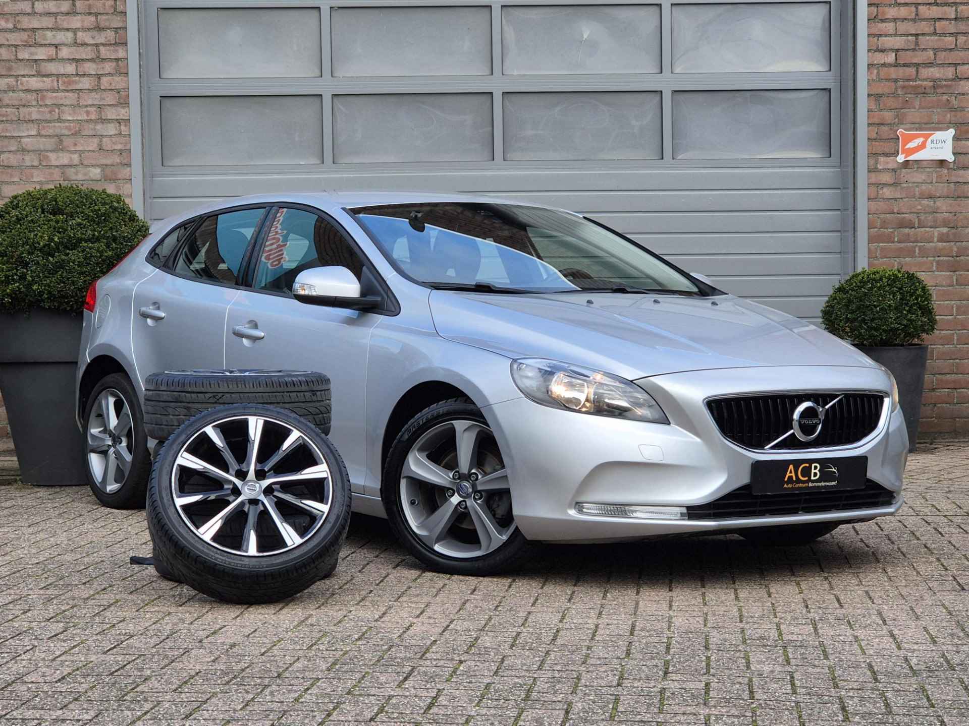 Volvo V40 2.0 D2 Momentum € 584 Rest BPM, Set extra velgen inclusief. - 3/23