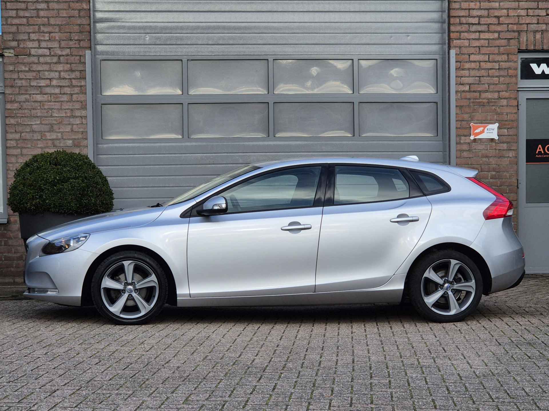 Volvo V40 2.0 D2 Momentum € 584 Rest BPM, Set extra velgen inclusief. - 4/23