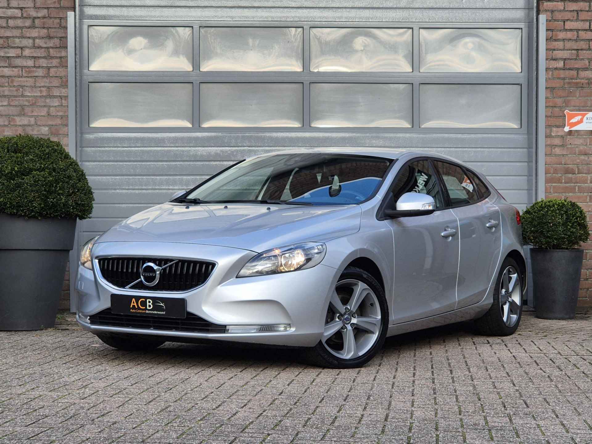 Volvo V40 2.0 D2 Momentum € 584 Rest BPM, Set extra velgen inclusief. - 9/23