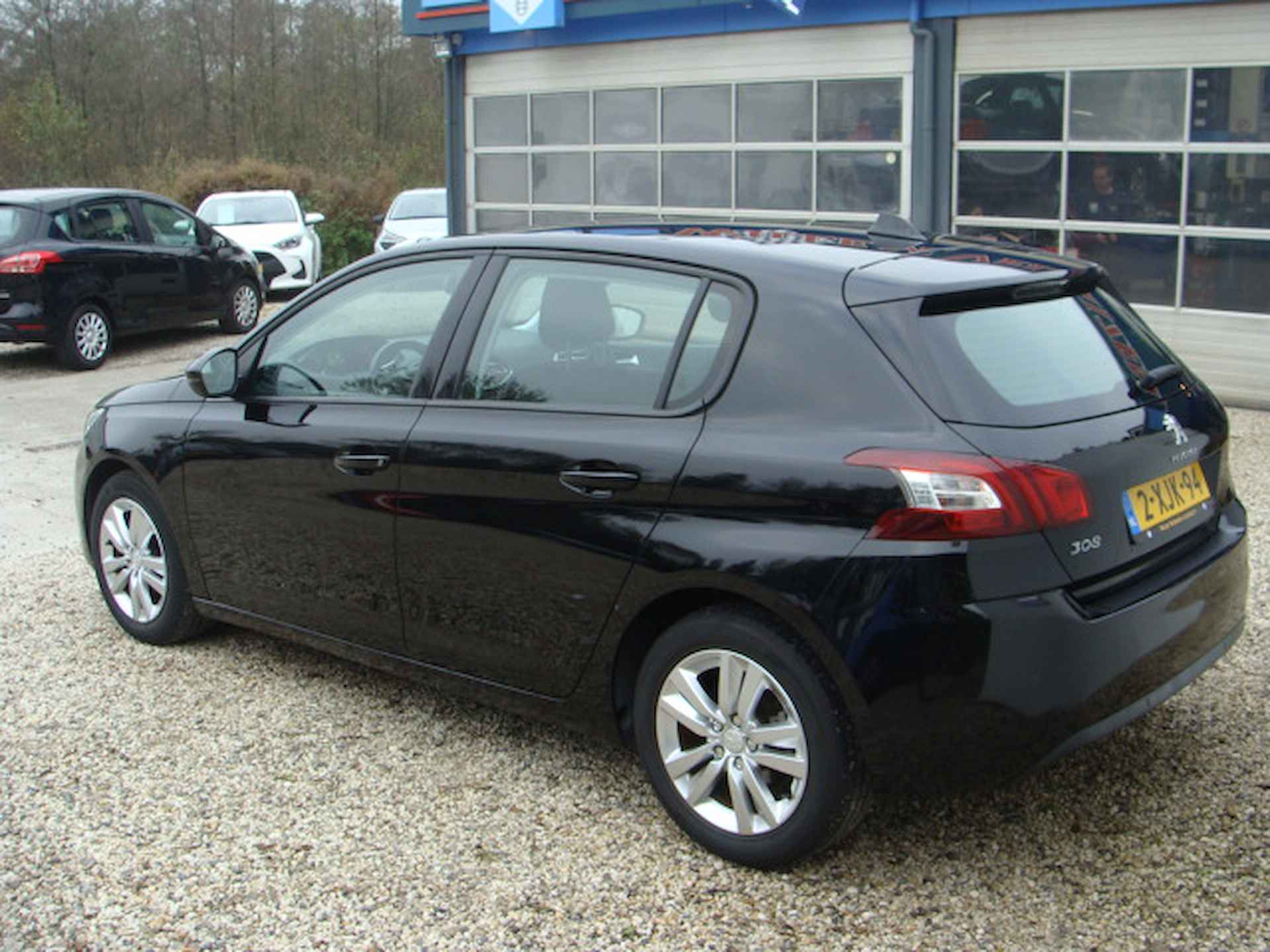 Peugeot 308 1.2 VTi Active  5 drs - 3/24