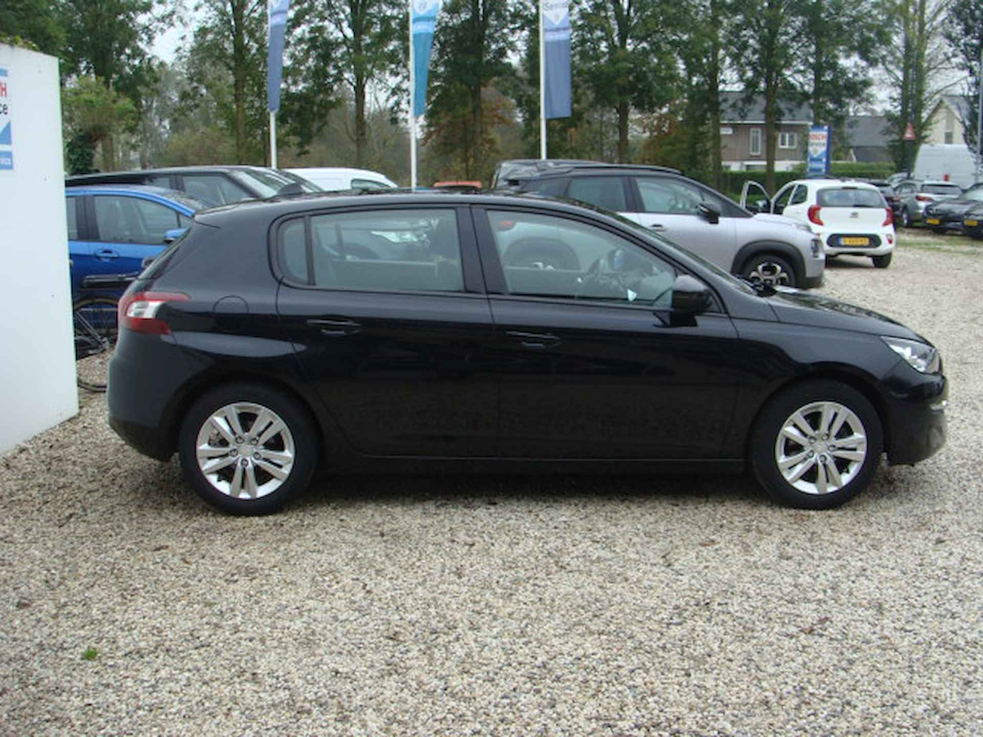 Peugeot 308 1.2 VTi Active  5 drs - 4/24