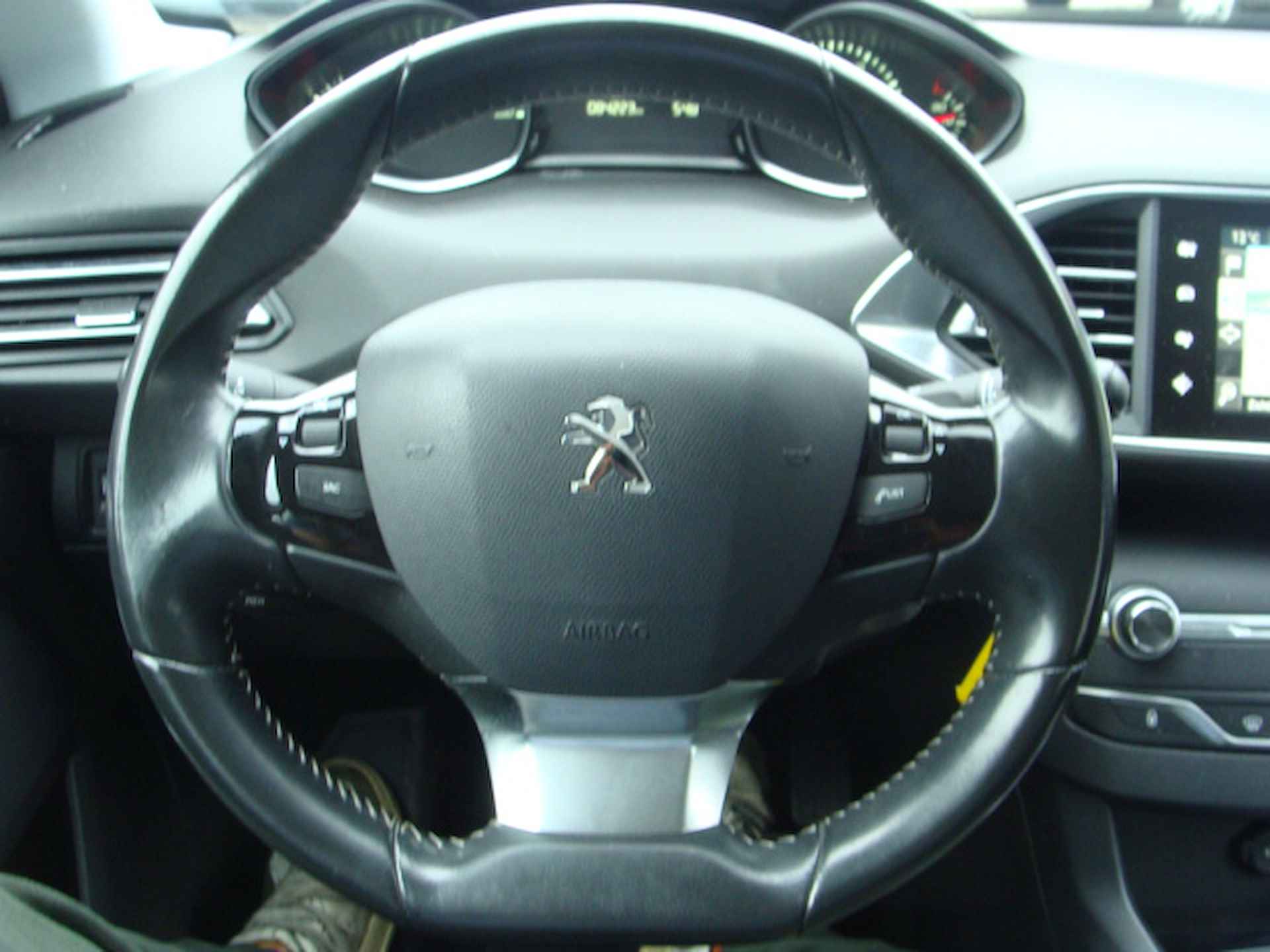 Peugeot 308 1.2 VTi Active  5 drs - 19/24