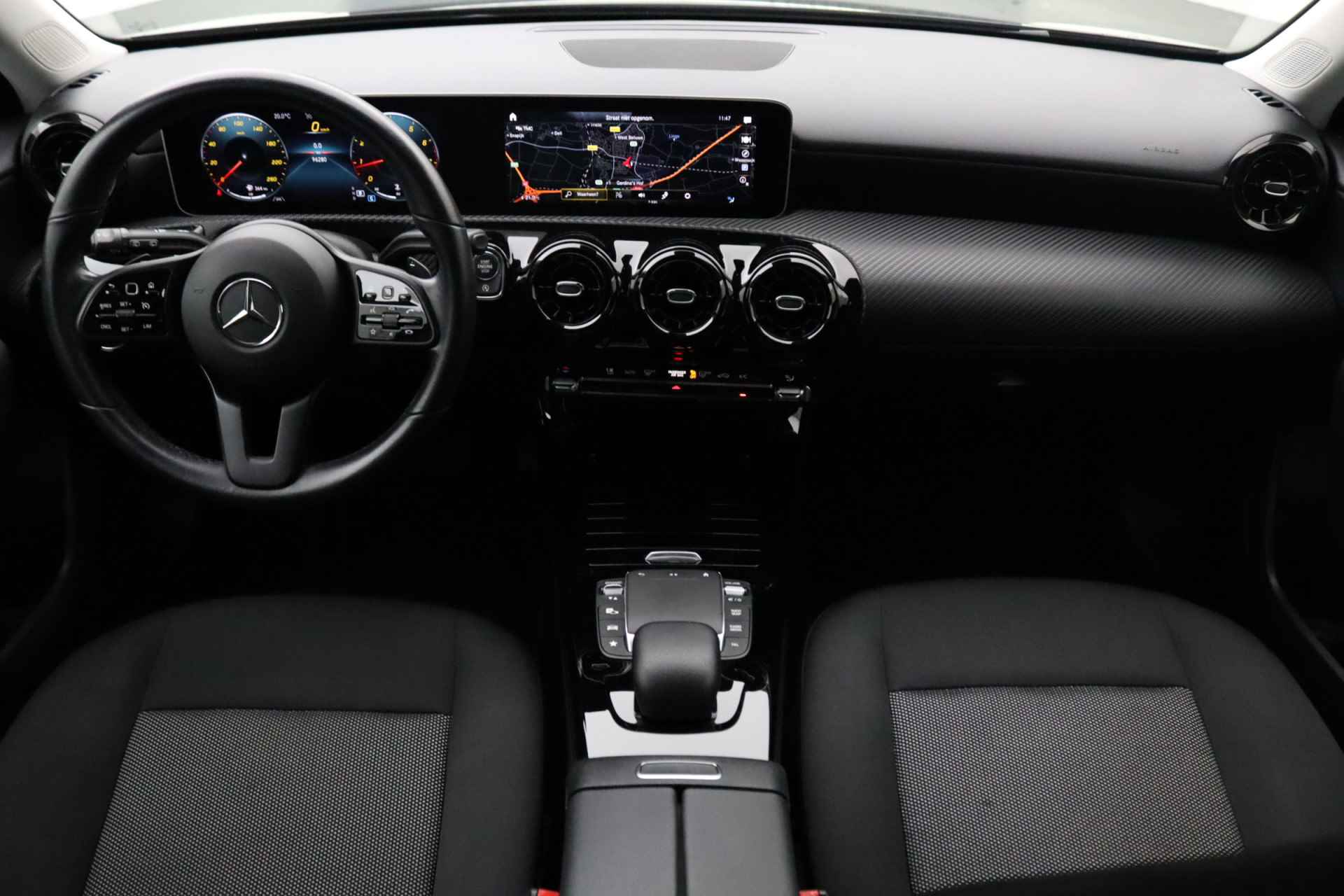 Mercedes-Benz A-Klasse 180 Business Solution | LED verlichting | Apple carplay | Camera | Parkeersensoren - 2/32