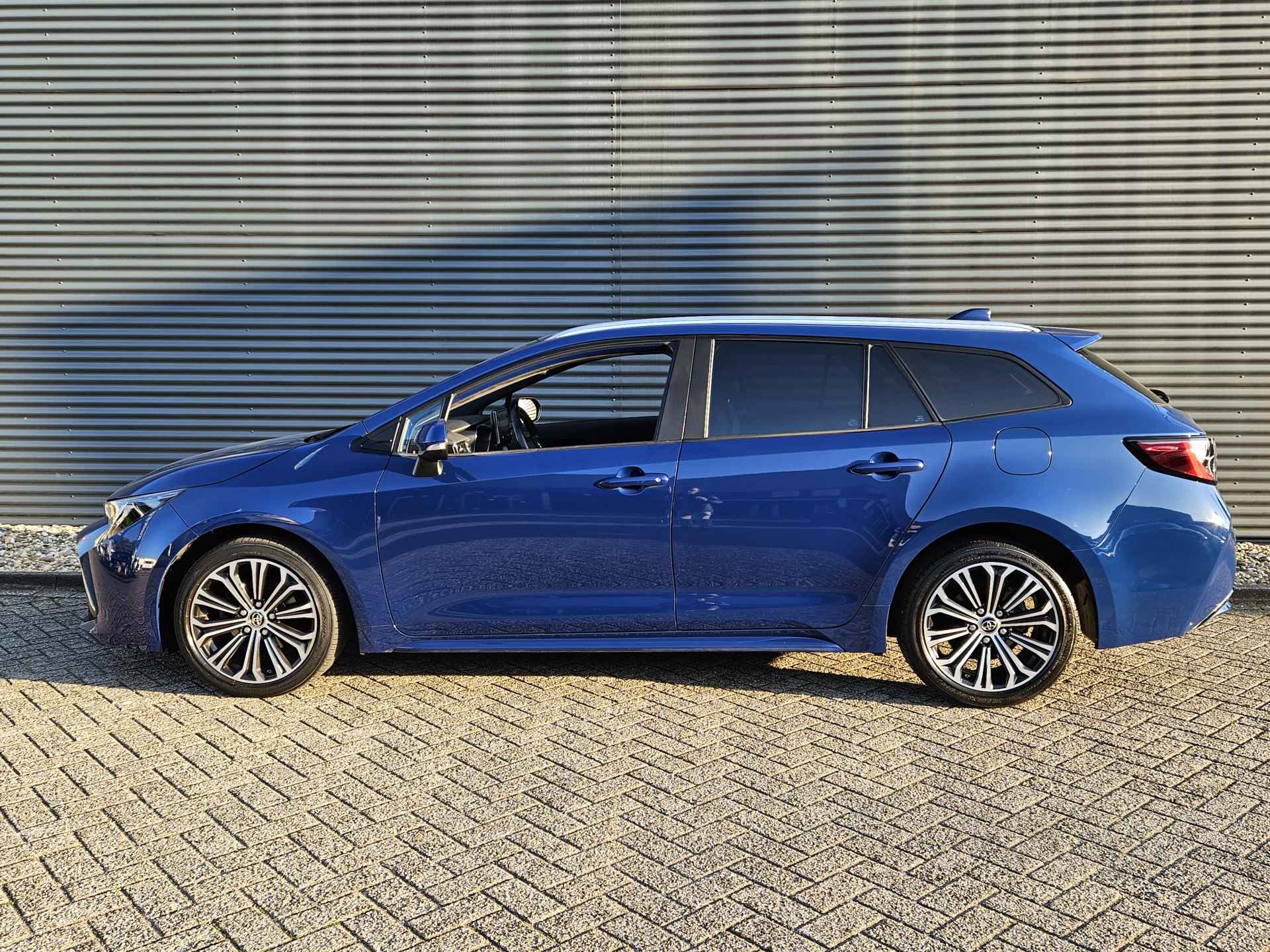 Toyota Corolla Touring Sports 1.2 Turbo Dynamic | Navigatie | Camera | 17 inch Velgen | Climate Control | Cruise Control |Superlage kilometerstand met NAP !! | Lekker Ruime Stationwagon | - 4/36