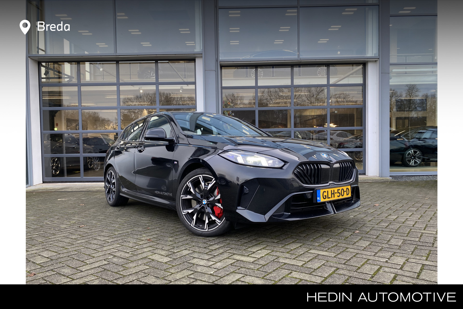 BMW 1-serie 120 | M-Sportpakket Pro |  Panoramadak |  M-Sportremmen Rood | Driving Assistant Professional | Head-Up Display | Hifi-systeem Harman Kardon | Actieve stoel | Stuurwielverwarming |