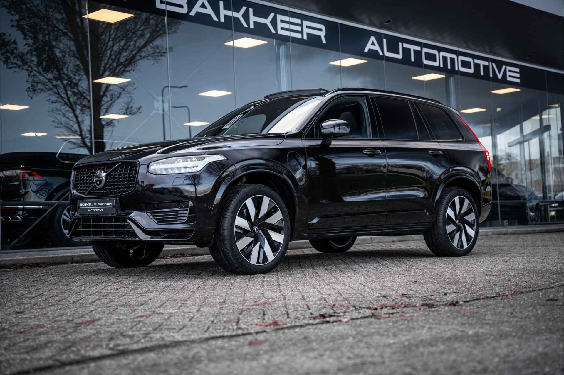 Volvo XC90 T8 Recharge AWD ULTRA DARK - LONG RANGE - B&W- LUCHTVERING-Trekhaak wegklapbaar - Panoramadak - - 15/85