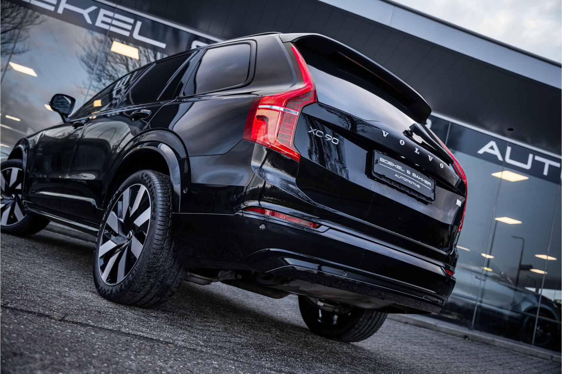 Volvo XC90 T8 Recharge AWD ULTRA DARK - LONG RANGE - B&W- LUCHTVERING-Trekhaak wegklapbaar - Panoramadak - - 30/85