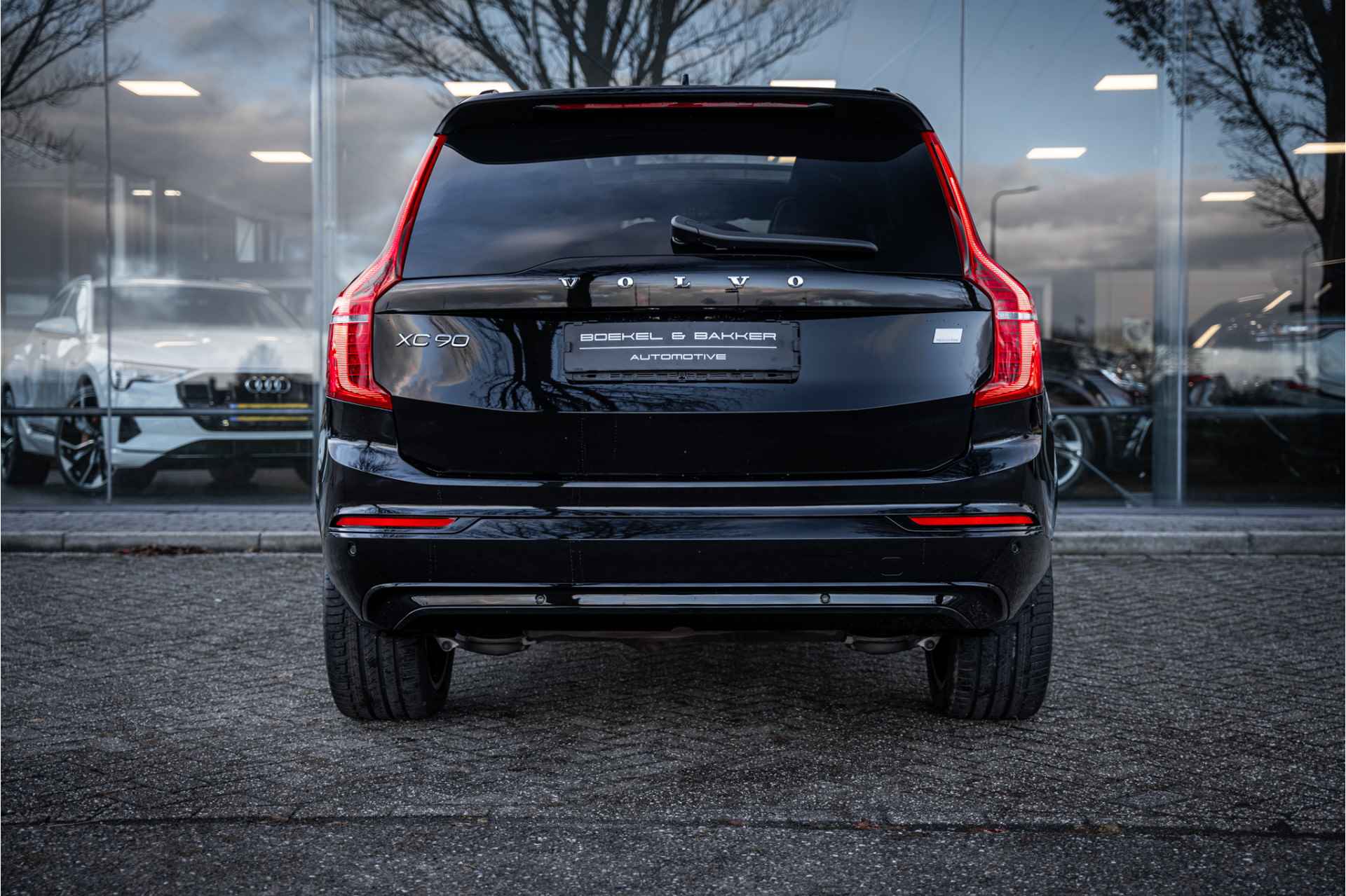 Volvo XC90 T8 Recharge AWD ULTRA DARK - LONG RANGE - B&W- LUCHTVERING-Trekhaak wegklapbaar - Panoramadak - - 35/85