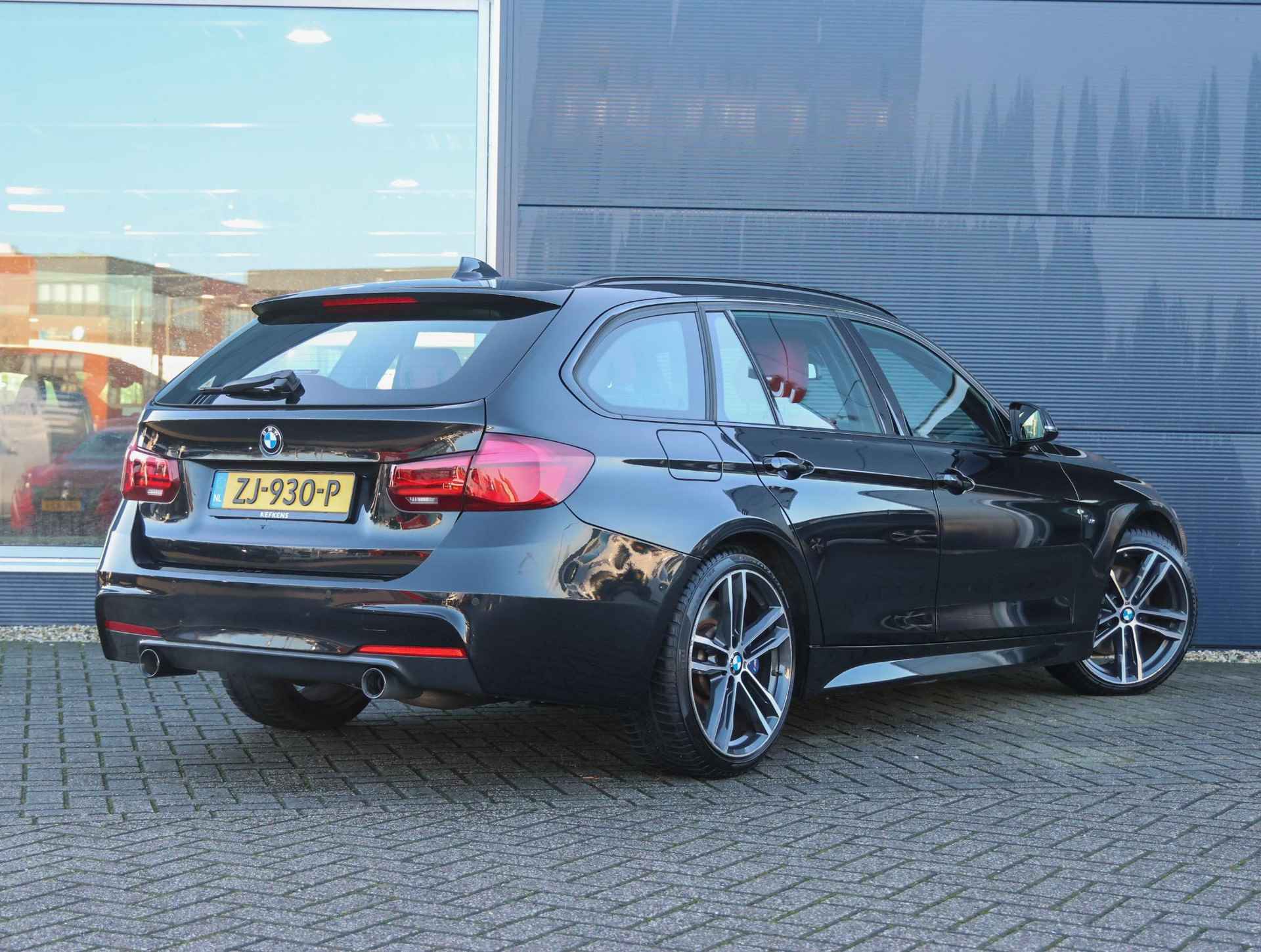 BMW 3-serie Touring 150pk M Sport Edition 1ste eigenaar | UNIEK!! | LEER | 19"LMV | Electrische klep | LED - 4/50