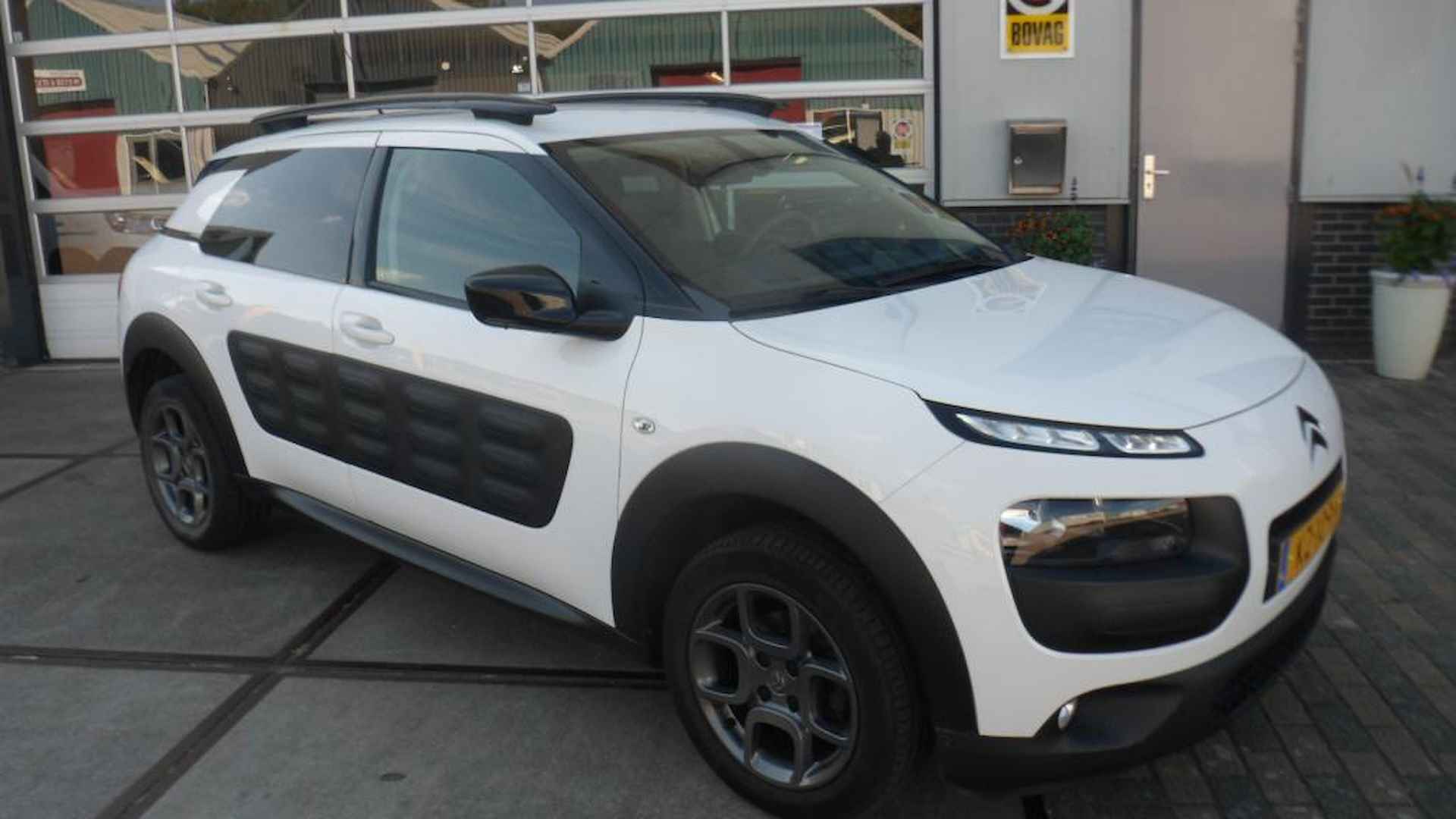 Citroën C4 Cactus 1.2 PureTech Shine - 1/27