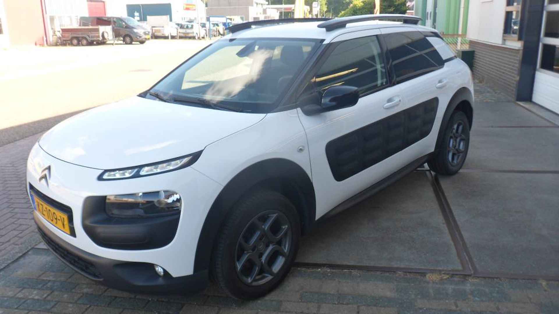 Citroën C4 Cactus 1.2 PureTech Shine - 4/27