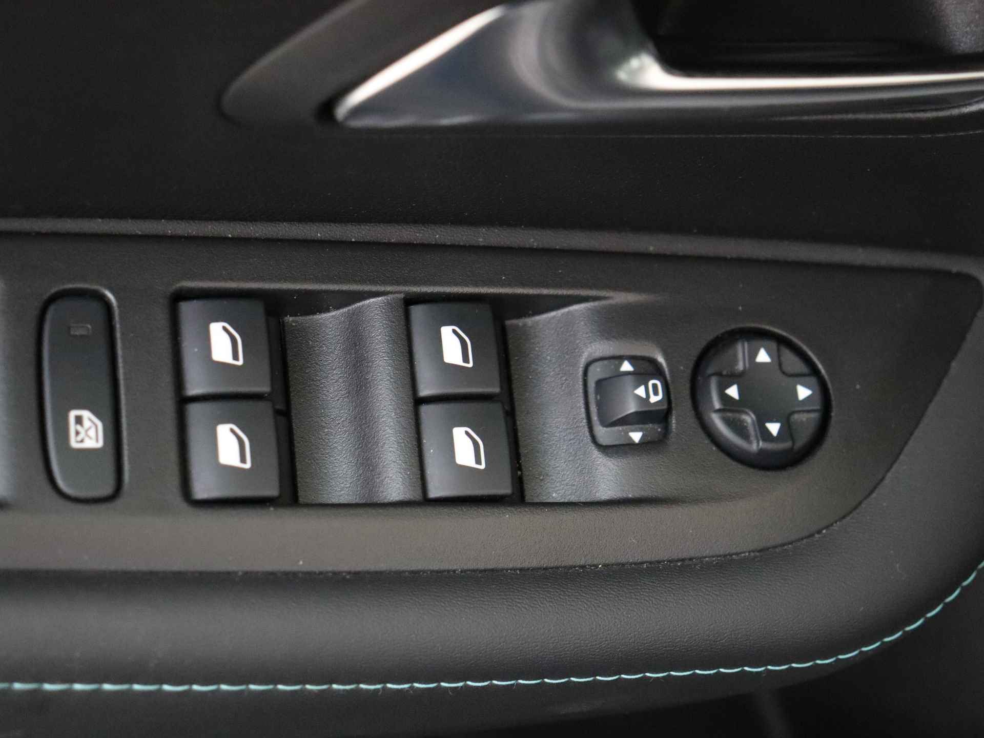 Peugeot 208 1.2 PureTech Allure 5 deurs | Navigatie | Lichtmetalen velgen | Climate Control - 29/33