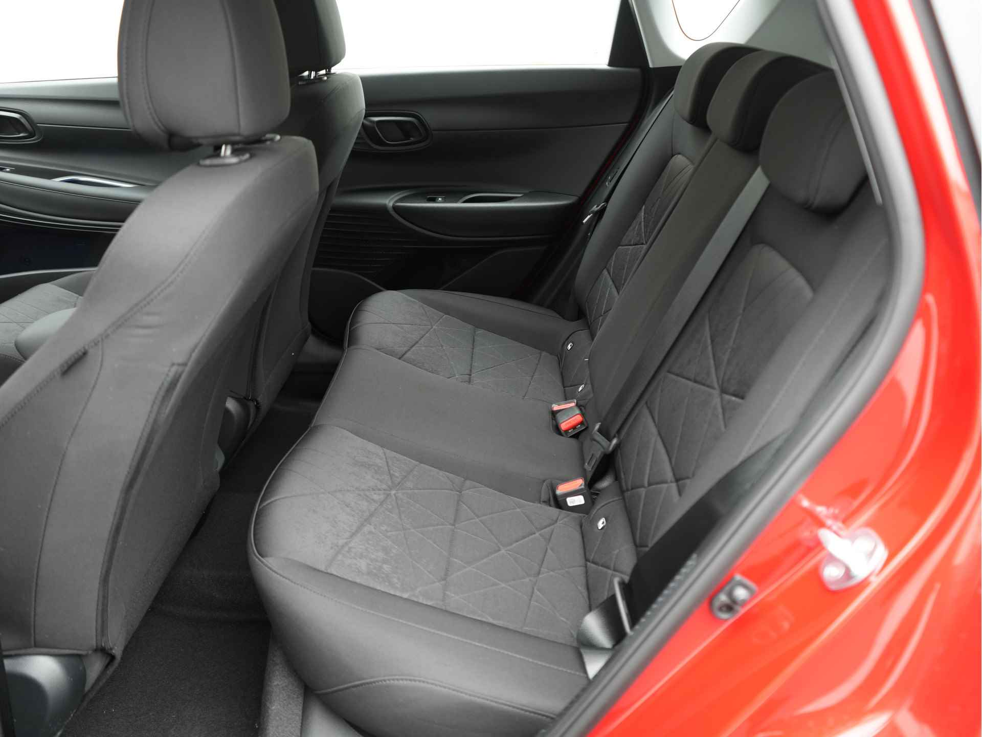 Hyundai Bayon 1.0 T-GDI Comfort Met Apple Carplay Navigatie, Airconditioning en Cruise Control Uit voorraad leverbaar! - 17/38