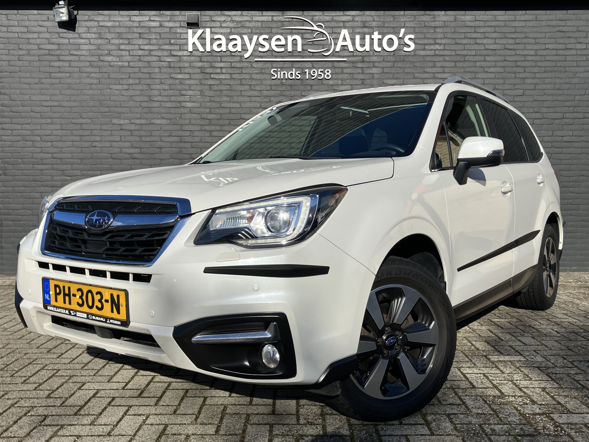 Subaru Forester 2.0 Luxury AWD 150 pk AUT. | navigatie | trekhaak 2000 kg | panoramadak | camera | parkeersensor | 62.000 KM