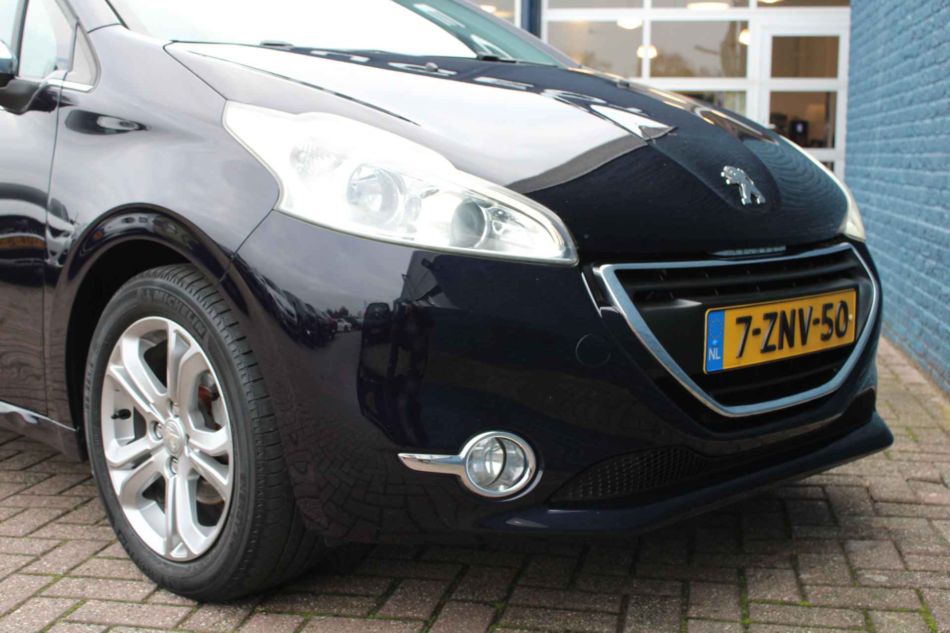 Peugeot 208 3drs 1.2 PureTech Allure | Navigatie | Panoramadak | 1e Eigenaar | Trekhaak | - 7/23