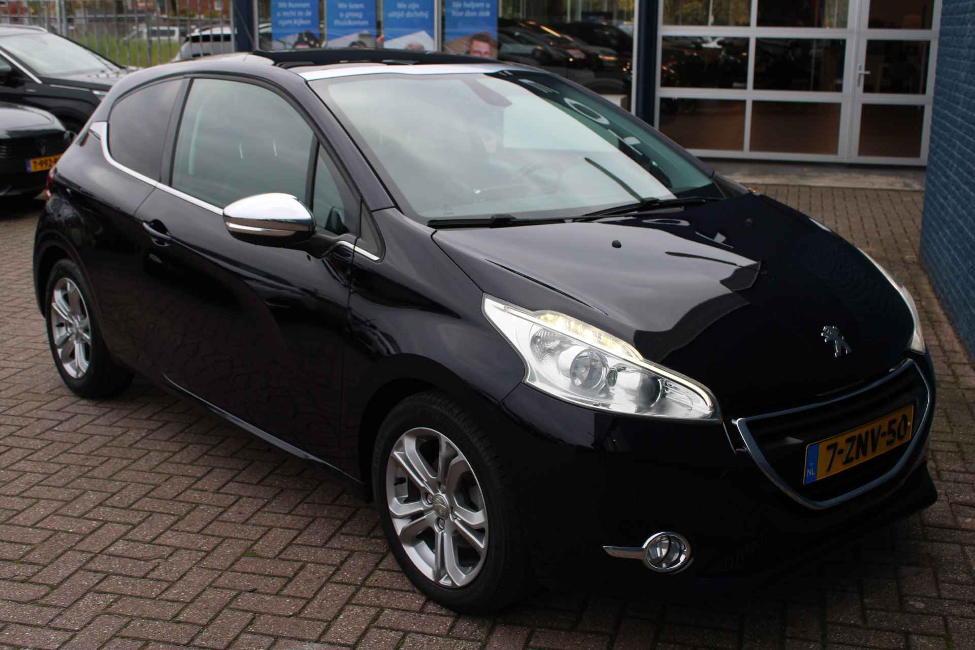 Peugeot 208 3drs 1.2 PureTech Allure | Navigatie | Panoramadak | 1e Eigenaar | Trekhaak | - 8/23