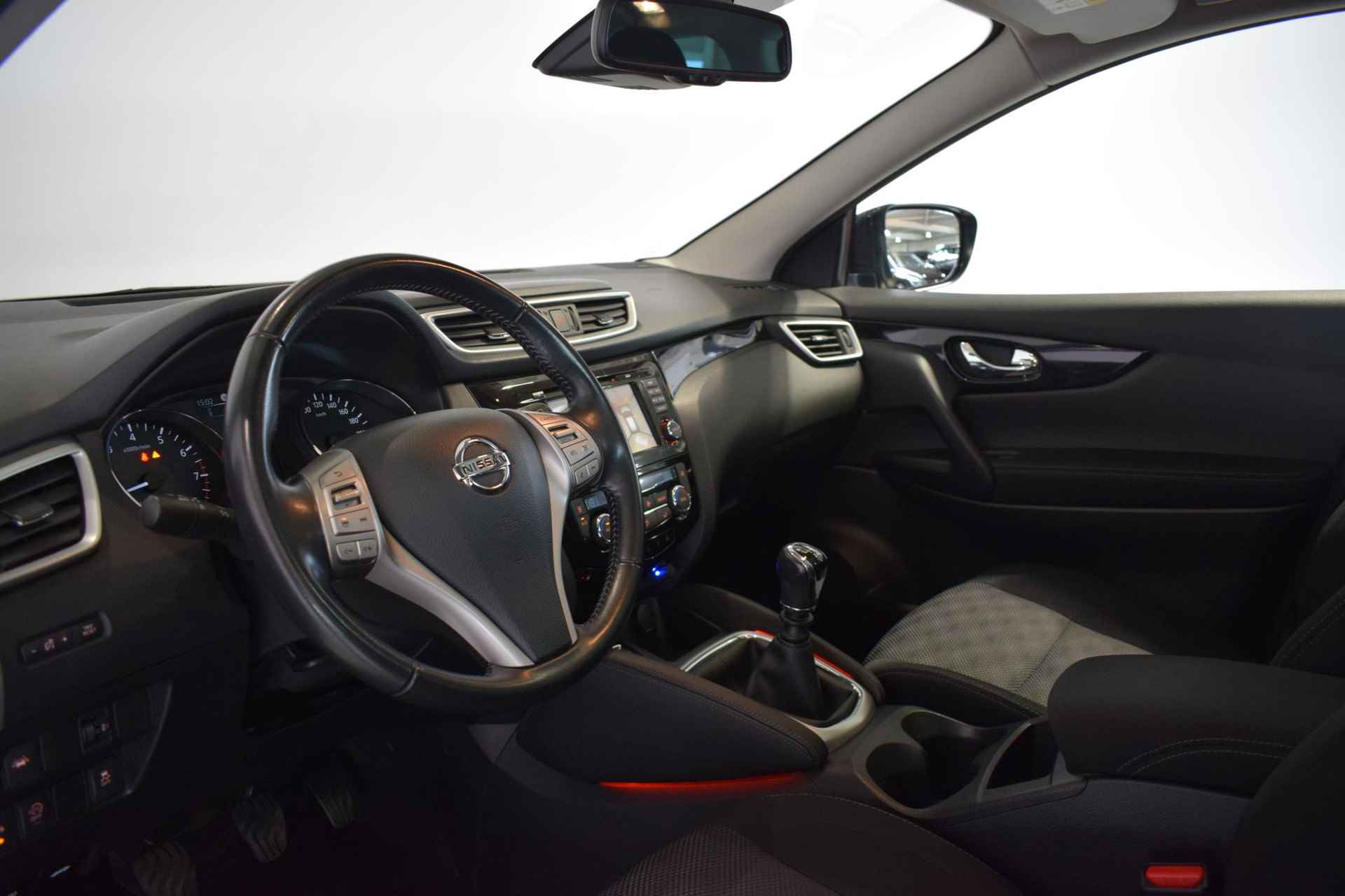 Nissan Qashqai 1.2 N-Connecta | 100% Onderhouden | Panoramadak | 360-Camera | Parkeersensoren | Navigatie | Cruise control | Focal speakerset | 18 inch lichtmetaal | - 13/41