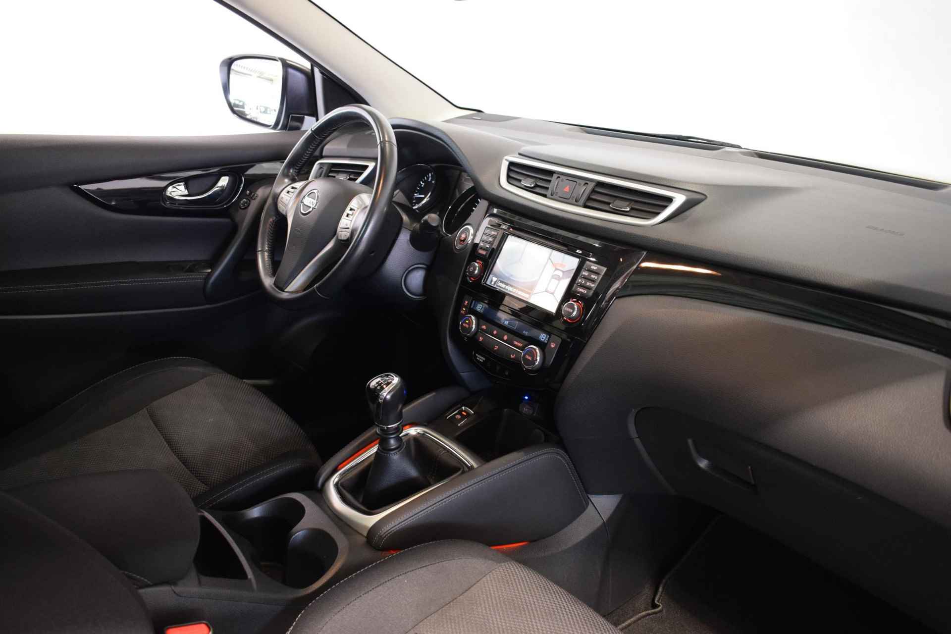 Nissan Qashqai 1.2 N-Connecta | 100% Onderhouden | Panoramadak | 360-Camera | Parkeersensoren | Navigatie | Cruise control | Focal speakerset | 18 inch lichtmetaal | - 15/41