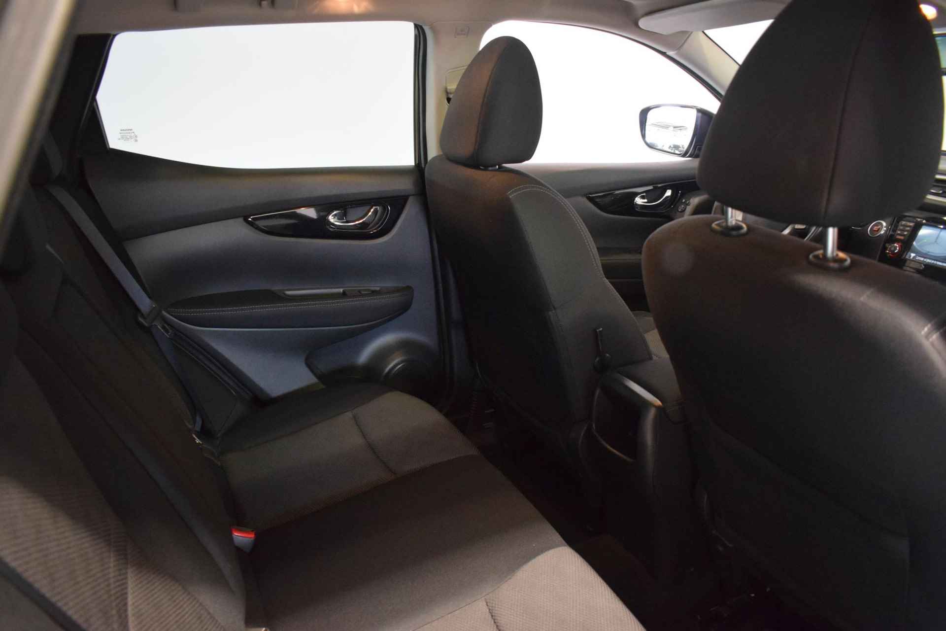 Nissan Qashqai 1.2 N-Connecta | 100% Onderhouden | Panoramadak | 360-Camera | Parkeersensoren | Navigatie | Cruise control | Focal speakerset | 18 inch lichtmetaal | - 17/41