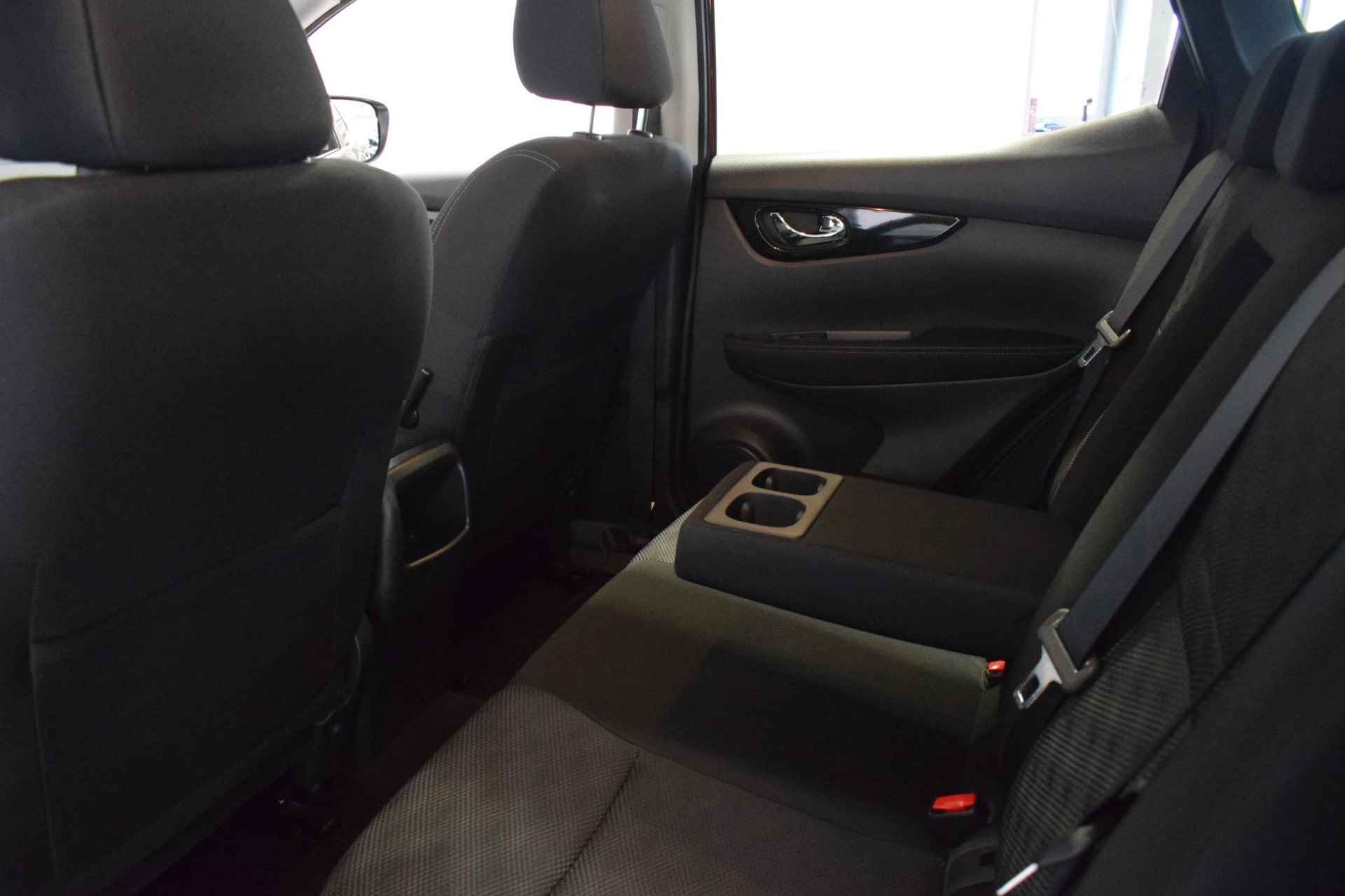 Nissan Qashqai 1.2 N-Connecta | 100% Onderhouden | Panoramadak | 360-Camera | Parkeersensoren | Navigatie | Cruise control | Focal speakerset | 18 inch lichtmetaal | - 20/41