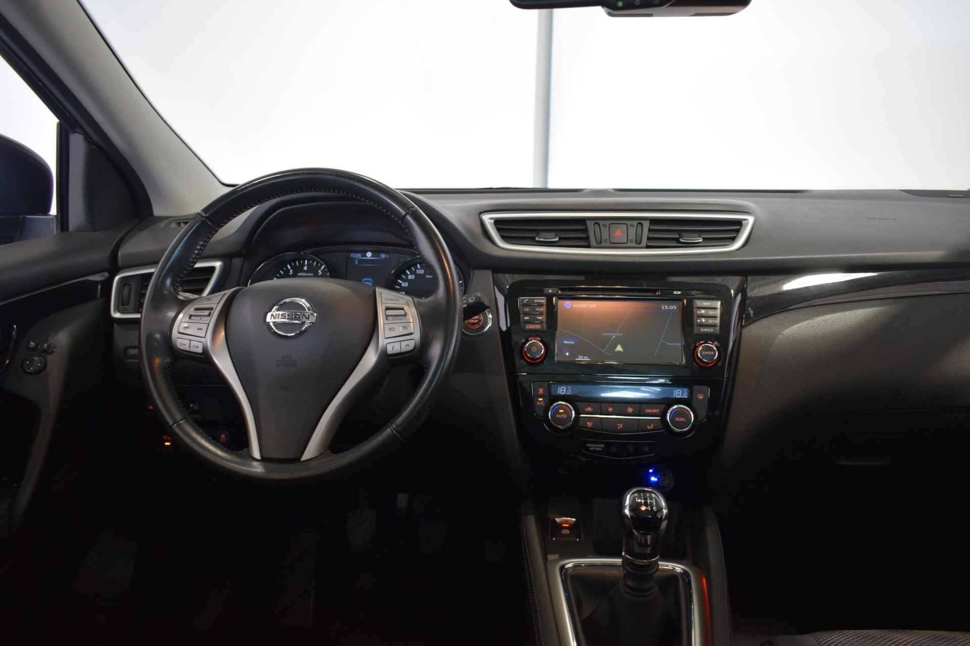 Nissan Qashqai 1.2 N-Connecta | 100% Onderhouden | Panoramadak | 360-Camera | Parkeersensoren | Navigatie | Cruise control | Focal speakerset | 18 inch lichtmetaal | - 23/41