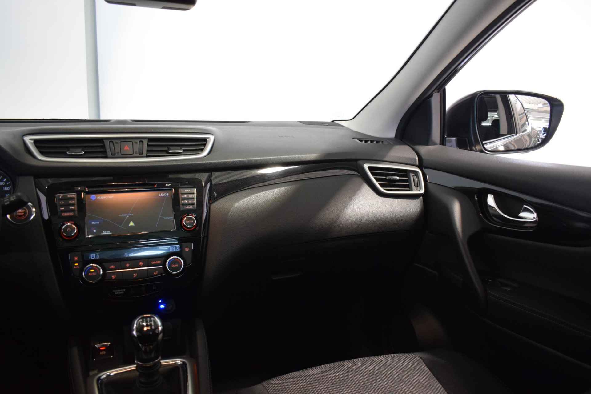 Nissan Qashqai 1.2 N-Connecta | 100% Onderhouden | Panoramadak | 360-Camera | Parkeersensoren | Navigatie | Cruise control | Focal speakerset | 18 inch lichtmetaal | - 24/41