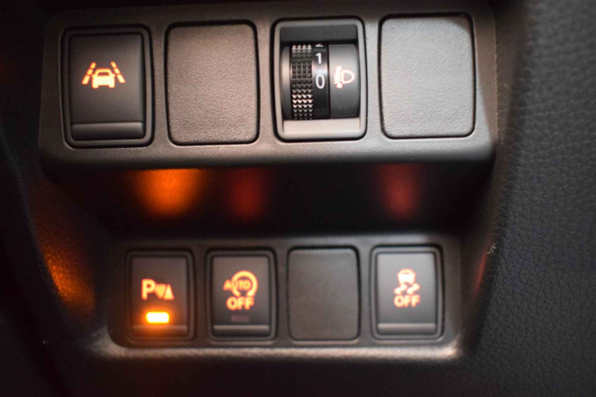 Nissan Qashqai 1.2 N-Connecta | 100% Onderhouden | Panoramadak | 360-Camera | Parkeersensoren | Navigatie | Cruise control | Focal speakerset | 18 inch lichtmetaal | - 34/41