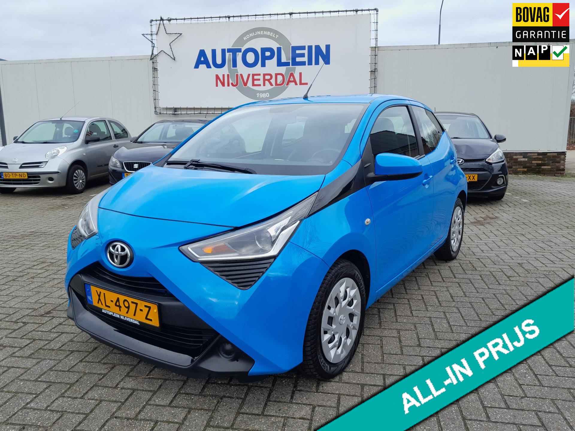 Toyota Aygo 1.0 VVT-i x-play mooie complete Aygo in het blauw !