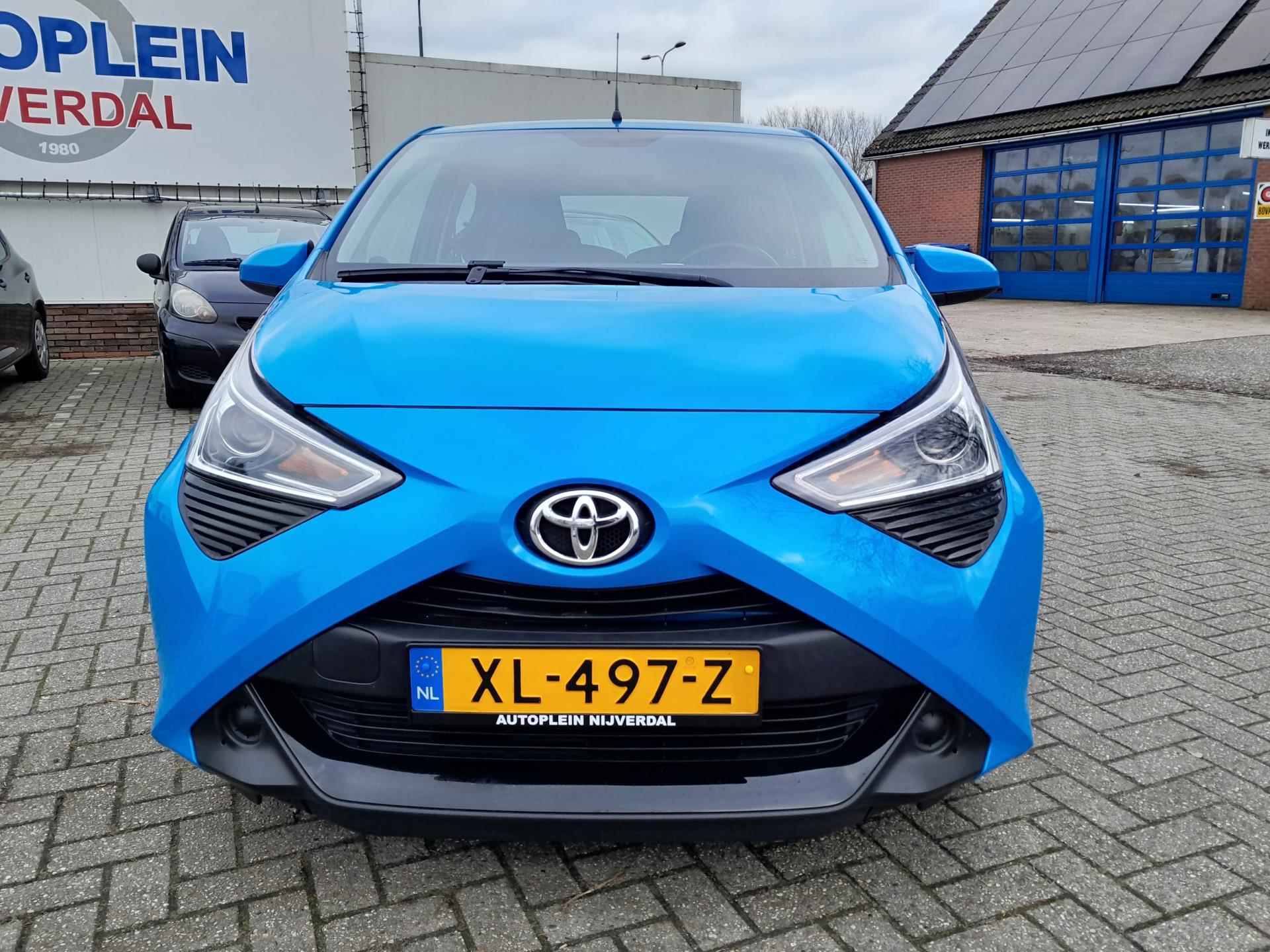 Toyota Aygo 1.0 VVT-i x-play mooie complete Aygo in het blauw ! - 3/17