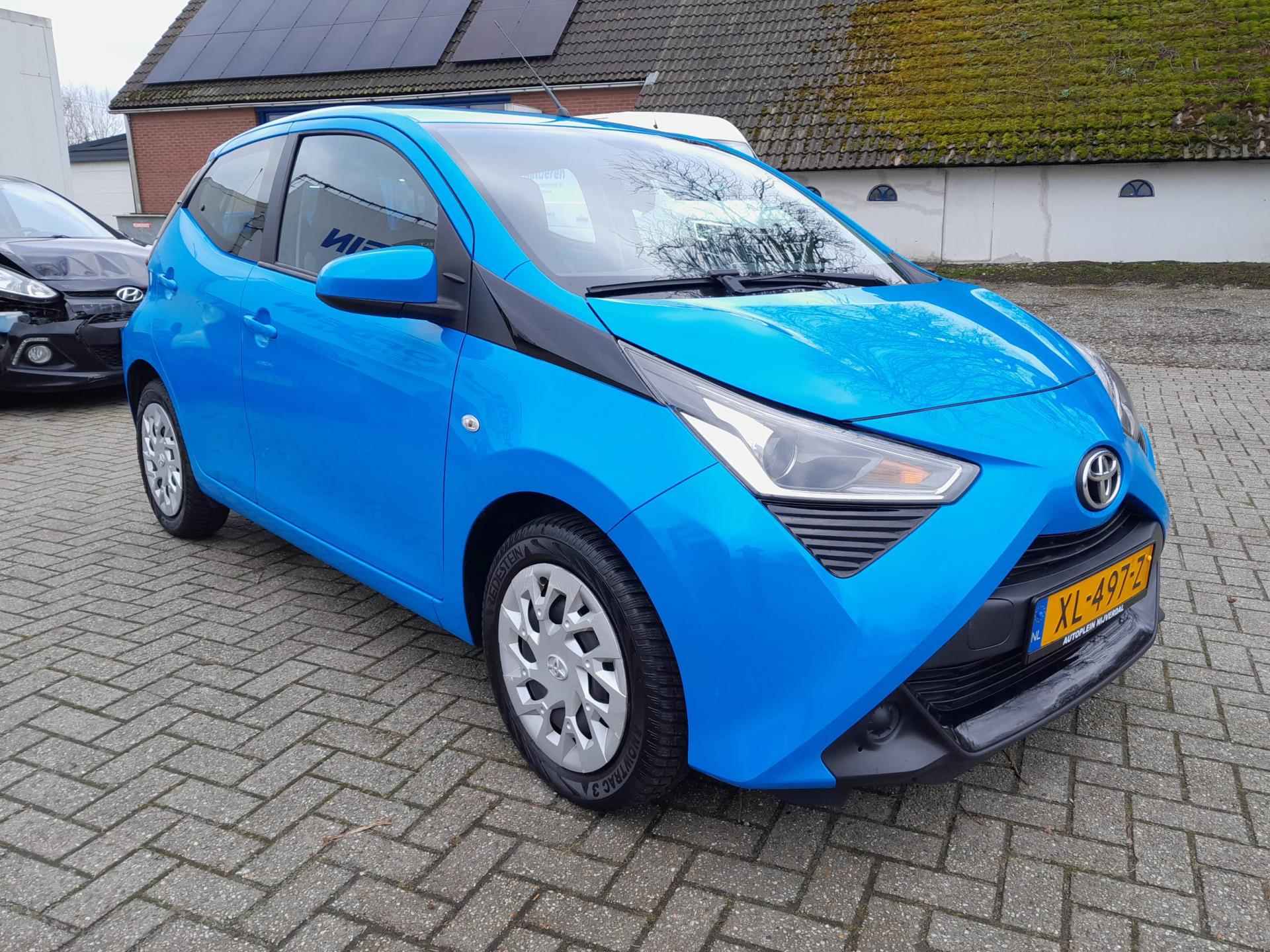 Toyota Aygo 1.0 VVT-i x-play mooie complete Aygo in het blauw ! - 4/17