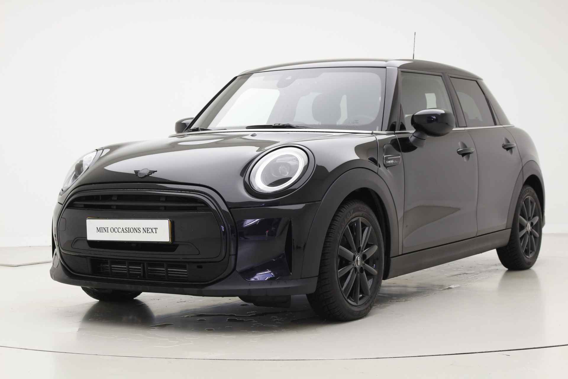 MINI 5-deurs Cooper Camden Edition | Premium Go | 16" Victory Spoke Black | Piano Black exterior pack | Extra getint glas achter - 7/29