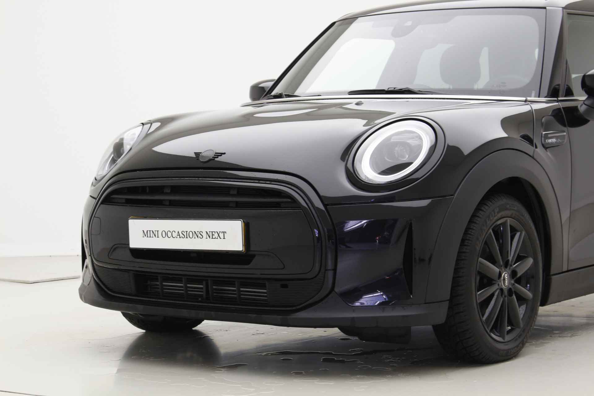 MINI 5-deurs Cooper Camden Edition | Premium Go | 16" Victory Spoke Black | Piano Black exterior pack | Extra getint glas achter - 8/29