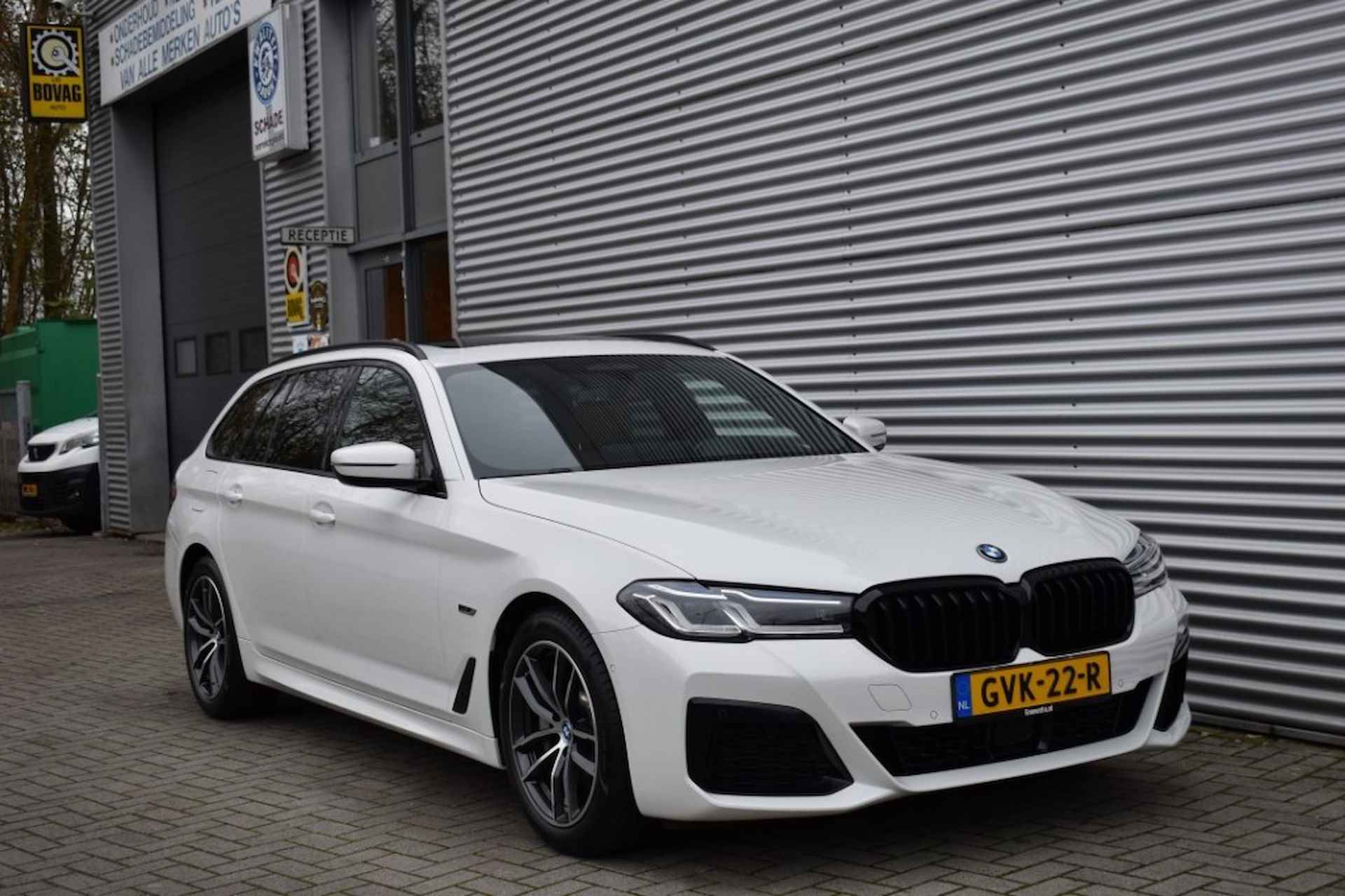 BMW 5-serie 530E TOURING / M-PAKKET / LASERLICHT / ADAP. CRUISE / P.DAK - 11/69