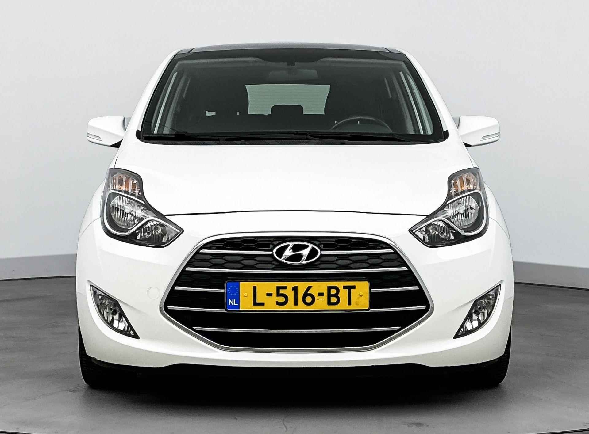 Hyundai ix20 1.6i Premium  Aut. | Panoramadak | Stoel + stuurverwarming | Navigatie | Camera | Privacy glass | - 6/34