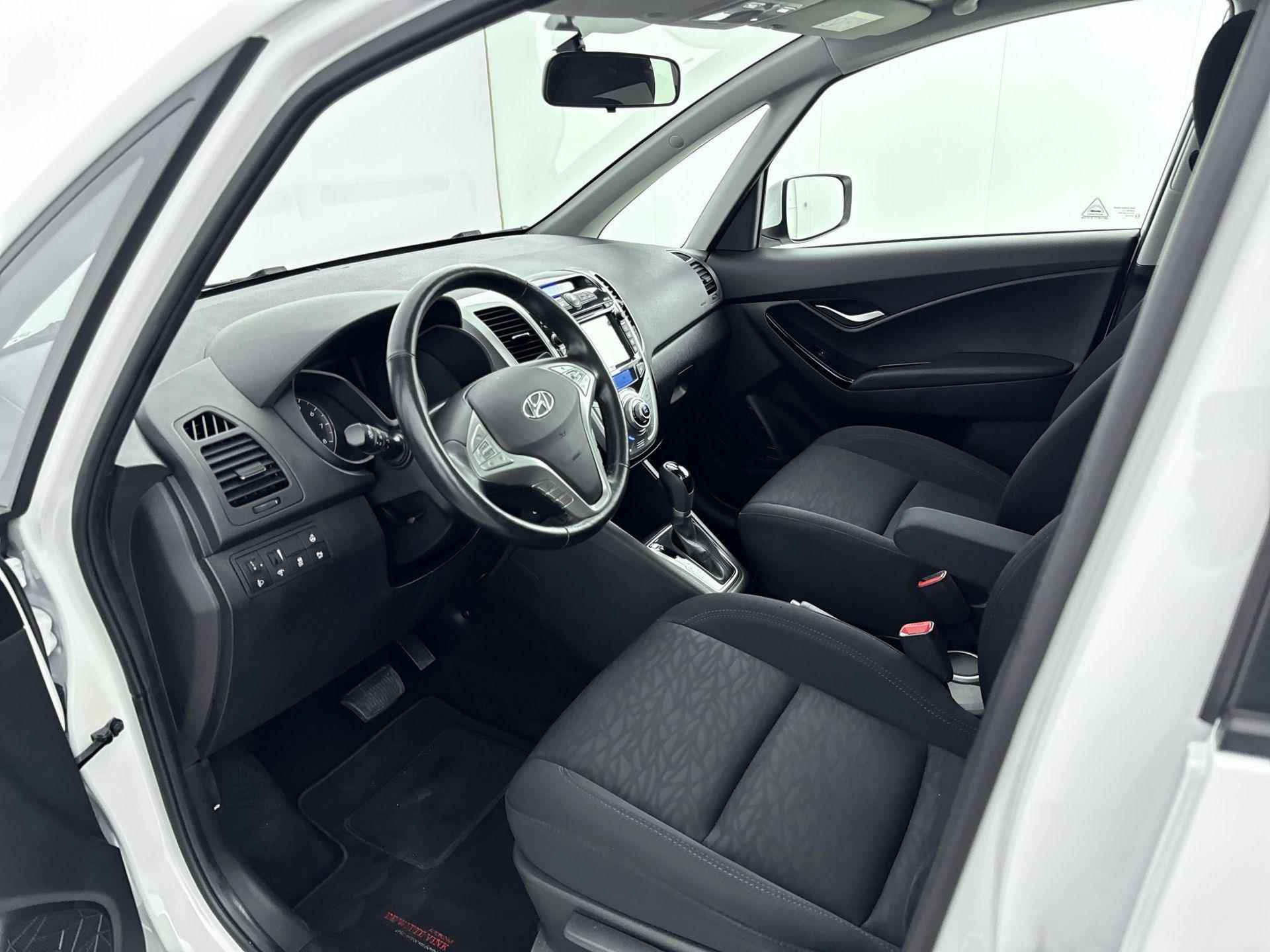 Hyundai ix20 1.6i Premium  Aut. | Panoramadak | Stoel + stuurverwarming | Navigatie | Camera | Privacy glass | - 32/34