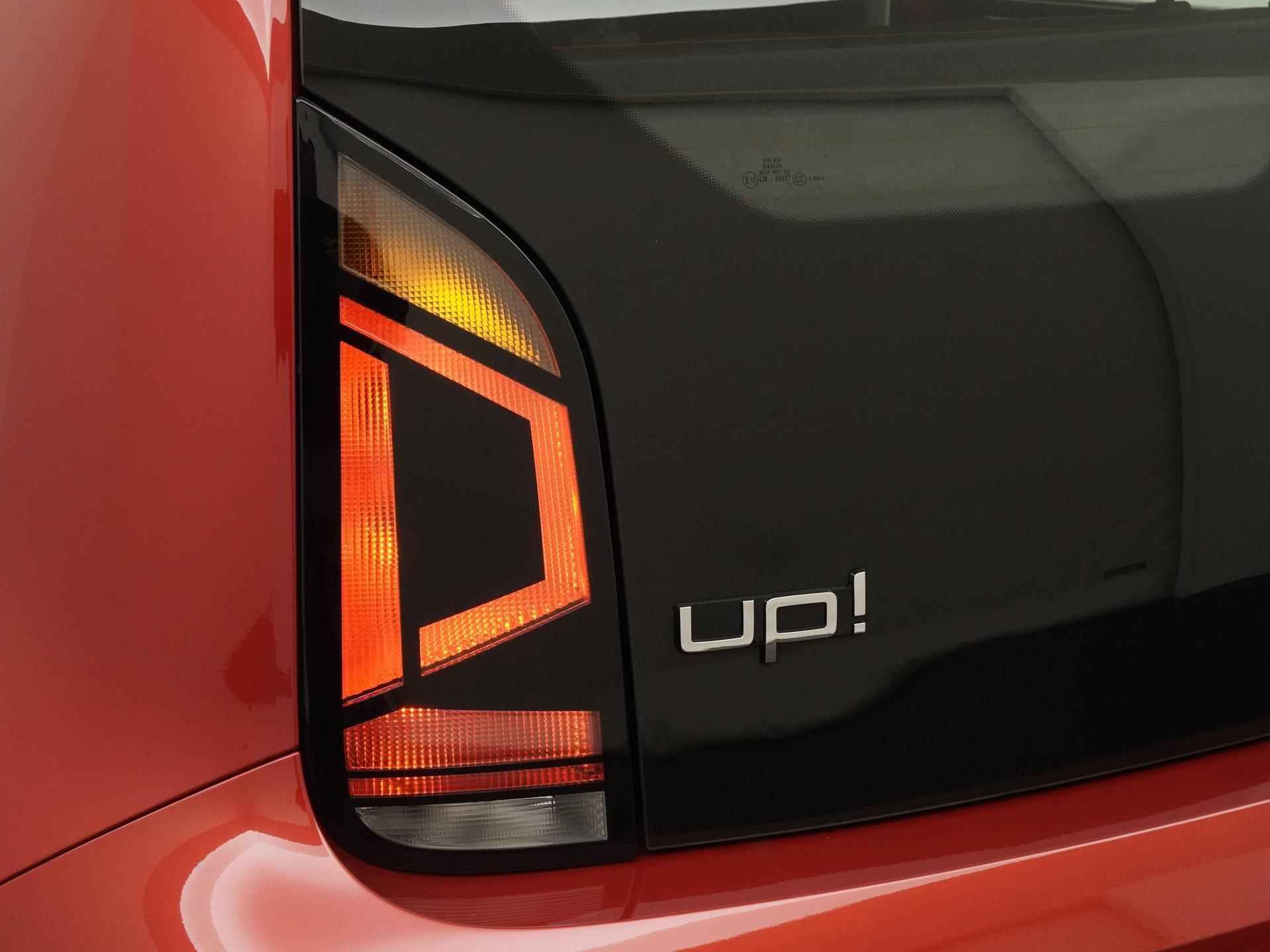 Volkswagen up! 1.0 | Airco | Bluetooth | Zondag Open! - 18/29