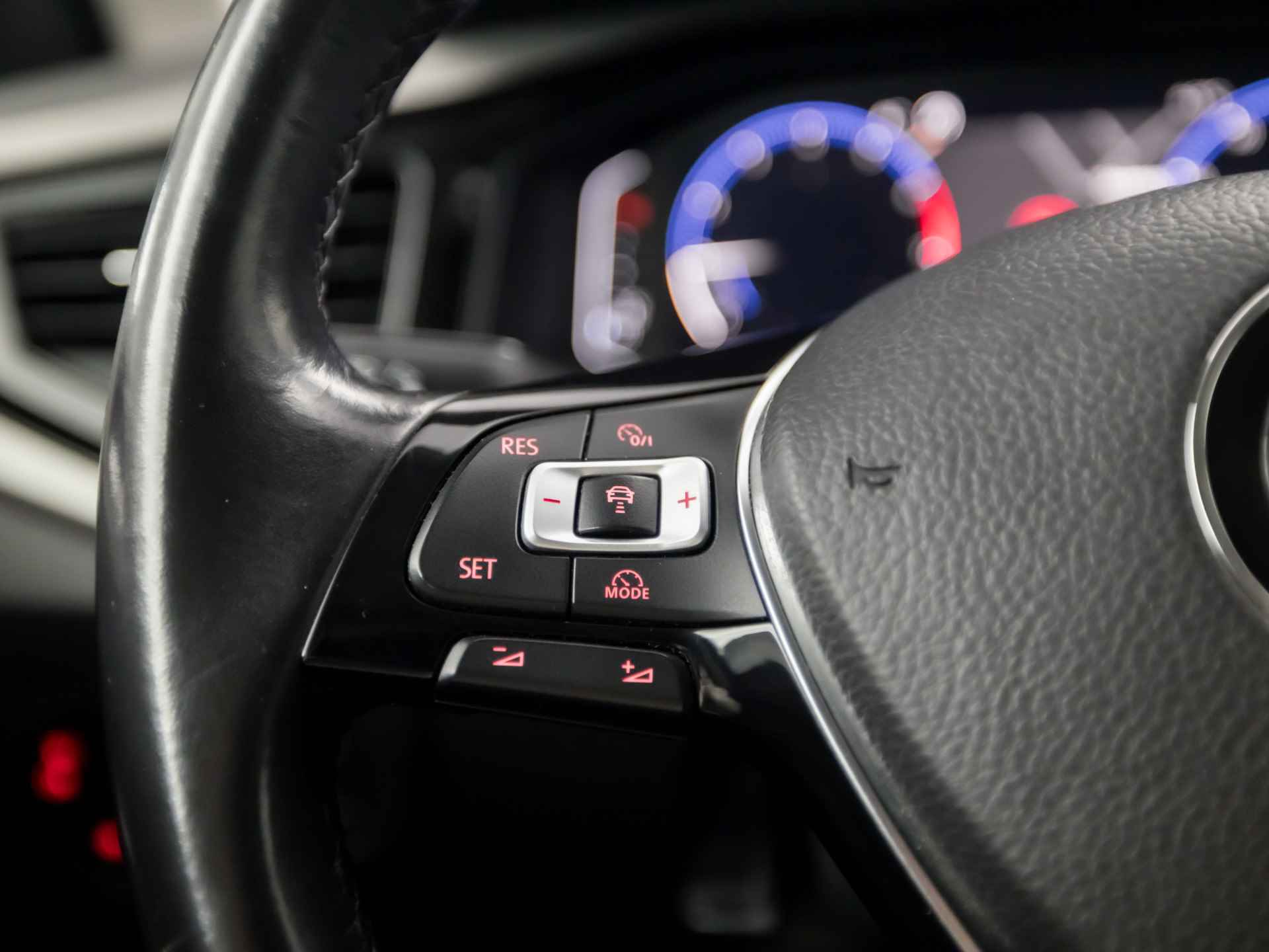 Volkswagen Polo 1.0 TSI Sportline (DIGITAL COCKPIT, GROOT NAVI, CLIMATE, LM VELGEN, SPORTSTOELEN, ADAPTIVE CRUISE, PARKEERSENSOREN, NIEUWSTAAT) - 17/32