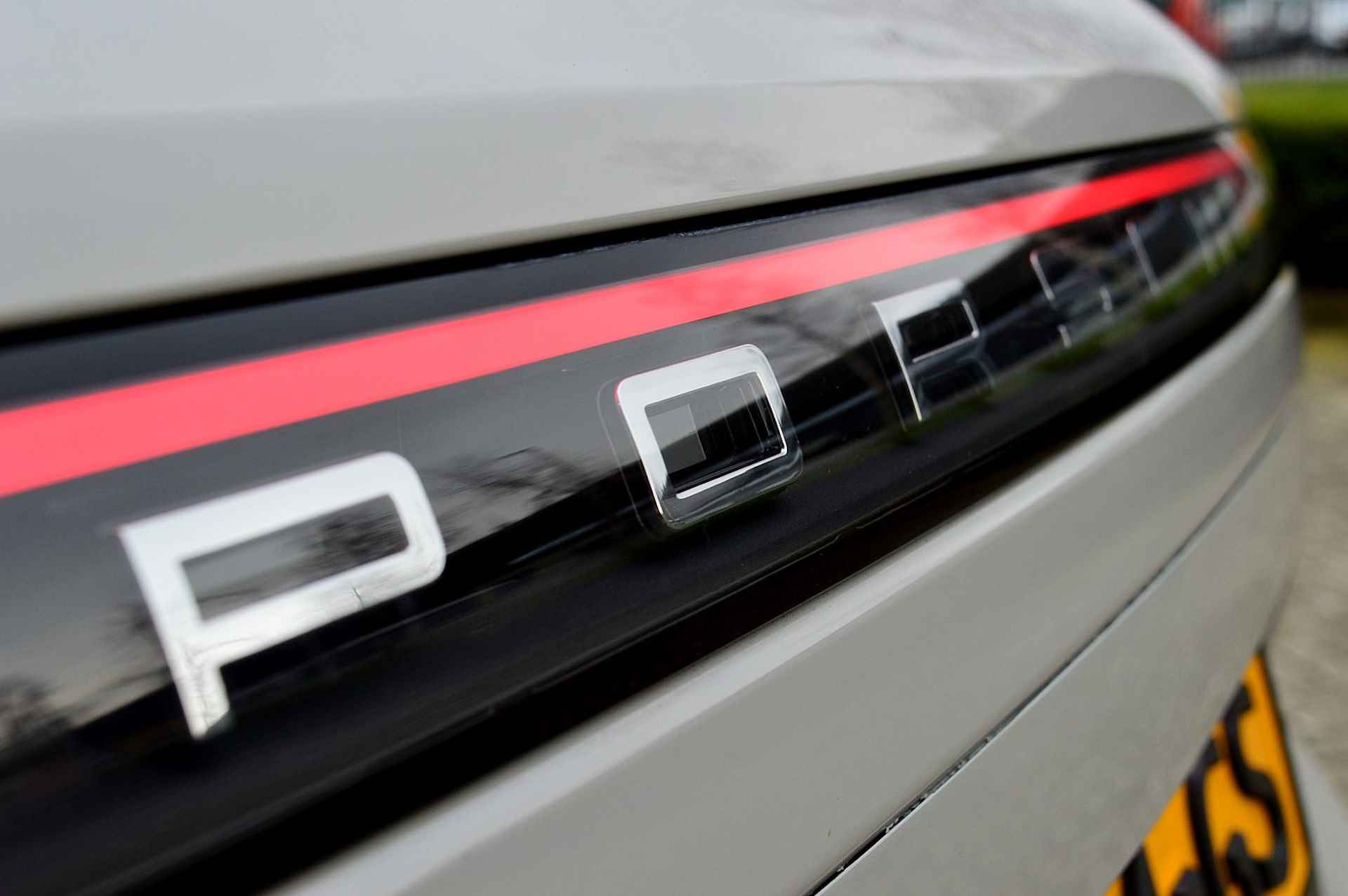 Porsche Cayenne 3.0 E-Hybrid Rijklaarprijs-Garantie Panorama dak Leder Sport interieur Lucht vering Trekhaak - 52/54