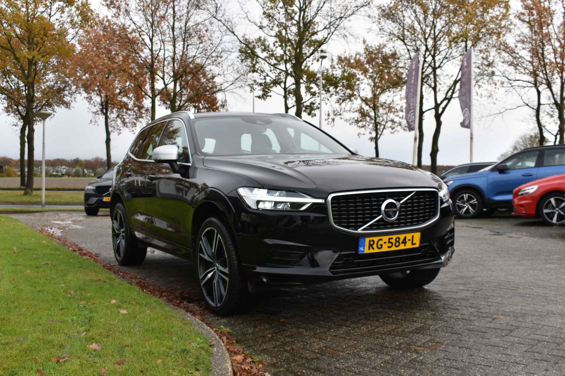 Volvo XC60 D4 190PK Automaat AWD R-Design | B&W | Trekhaak | 360 Camera | ACC | Blis | Panodak | 21"LMV | Luchtvering - 2/48