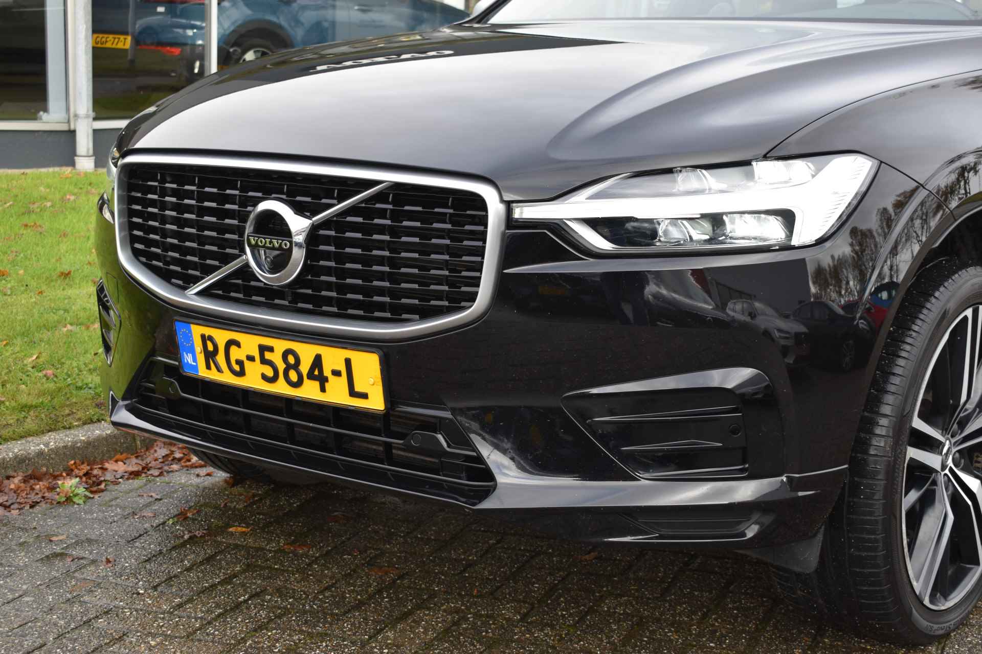 Volvo XC60 D4 190PK Automaat AWD R-Design | B&W | Trekhaak | 360 Camera | ACC | Blis | Panodak | 21"LMV | Luchtvering - 4/48